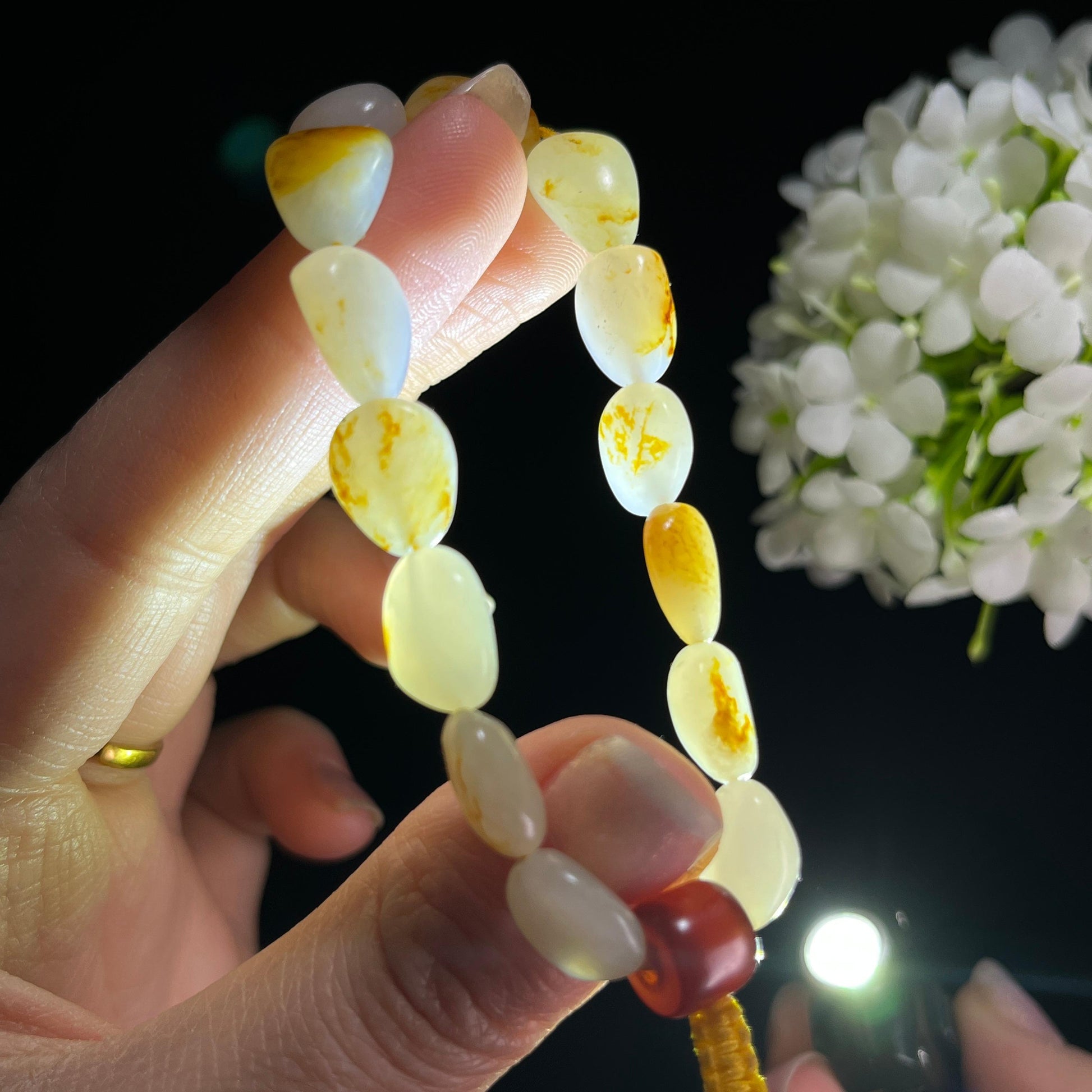 和田玉白玉洒金聚红皮籽料原籽手串（yc332538）