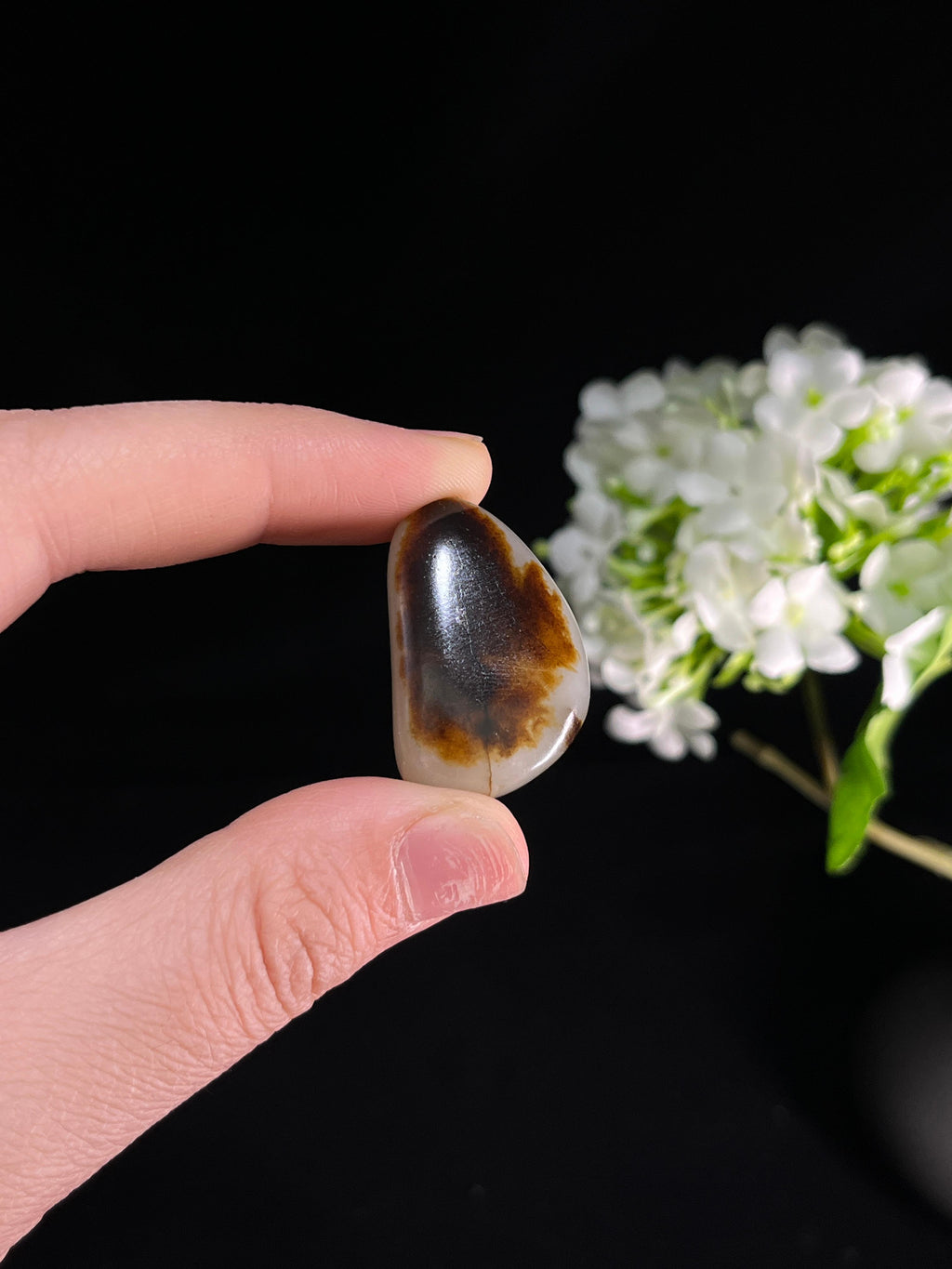 新疆和田玉精品聚黑皮籽料原石（yc251636）