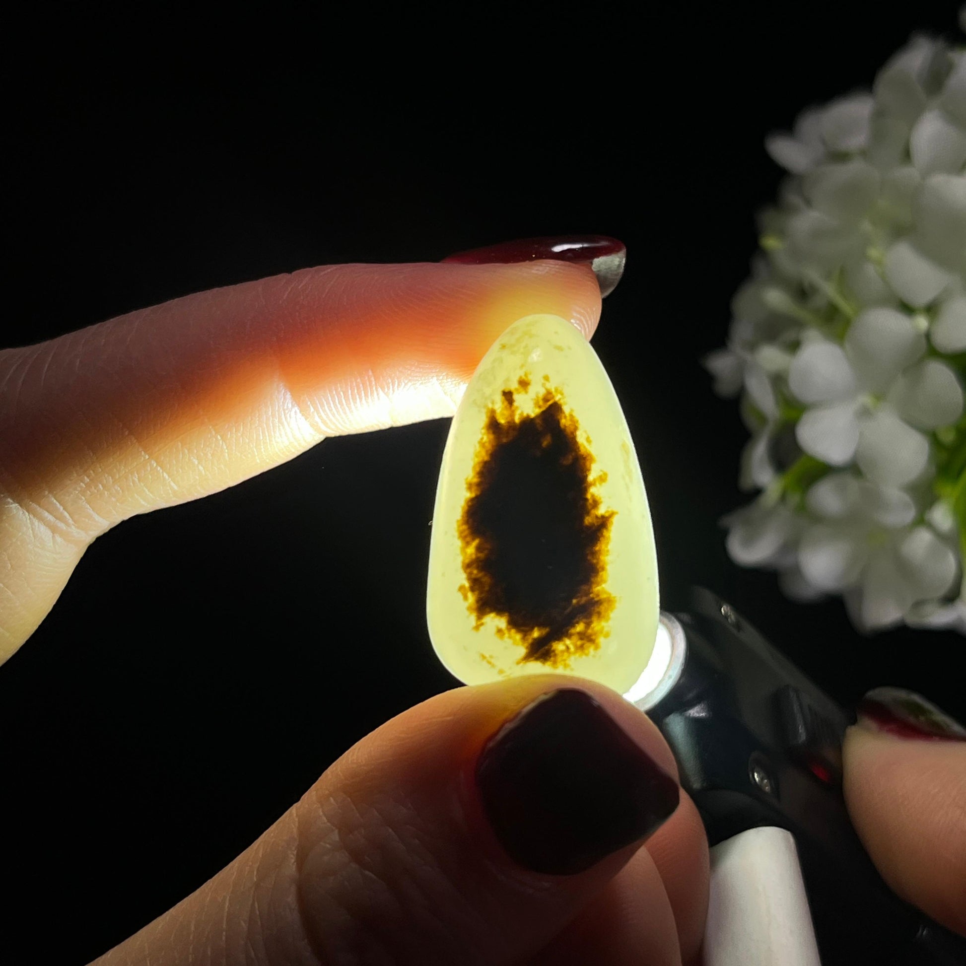 和田玉白玉“墨池凝雪”聚黑皮籽料挂件（yc336331）