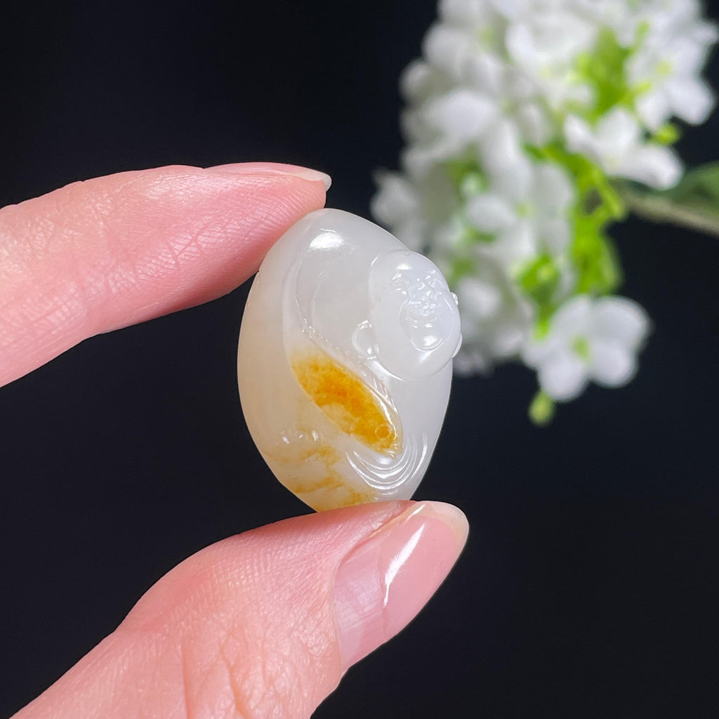 和田玉白玉洒金皮“佛照金芒”弥勒佛雕刻挂件（yc316489）