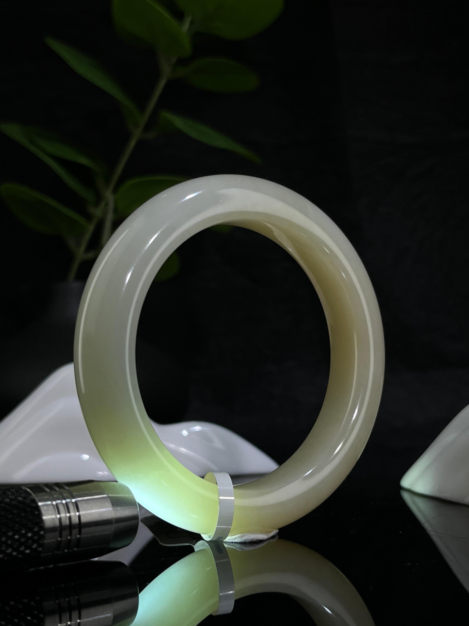 和田玉且末高青白玉手镯（52卡）（yc231976）