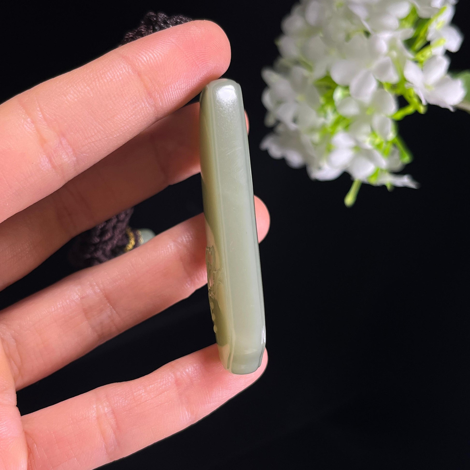 新疆天然和田玉沙枣青浅雕无事牌（yc353800）