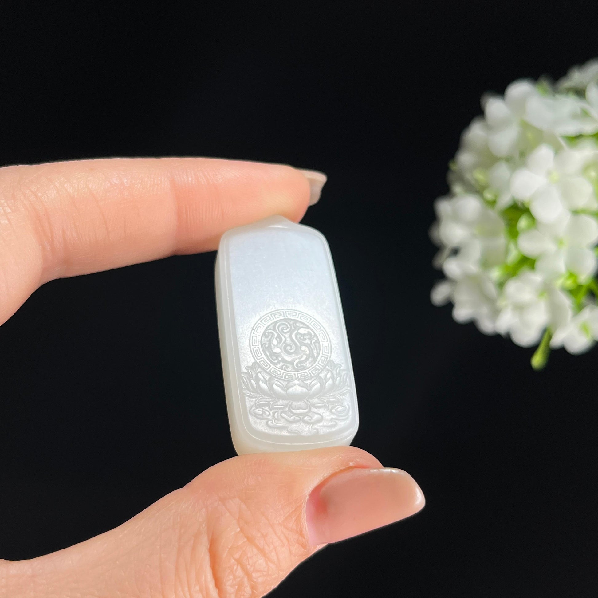 s，和田玉白玉莲花雕花挂件（yc379904）