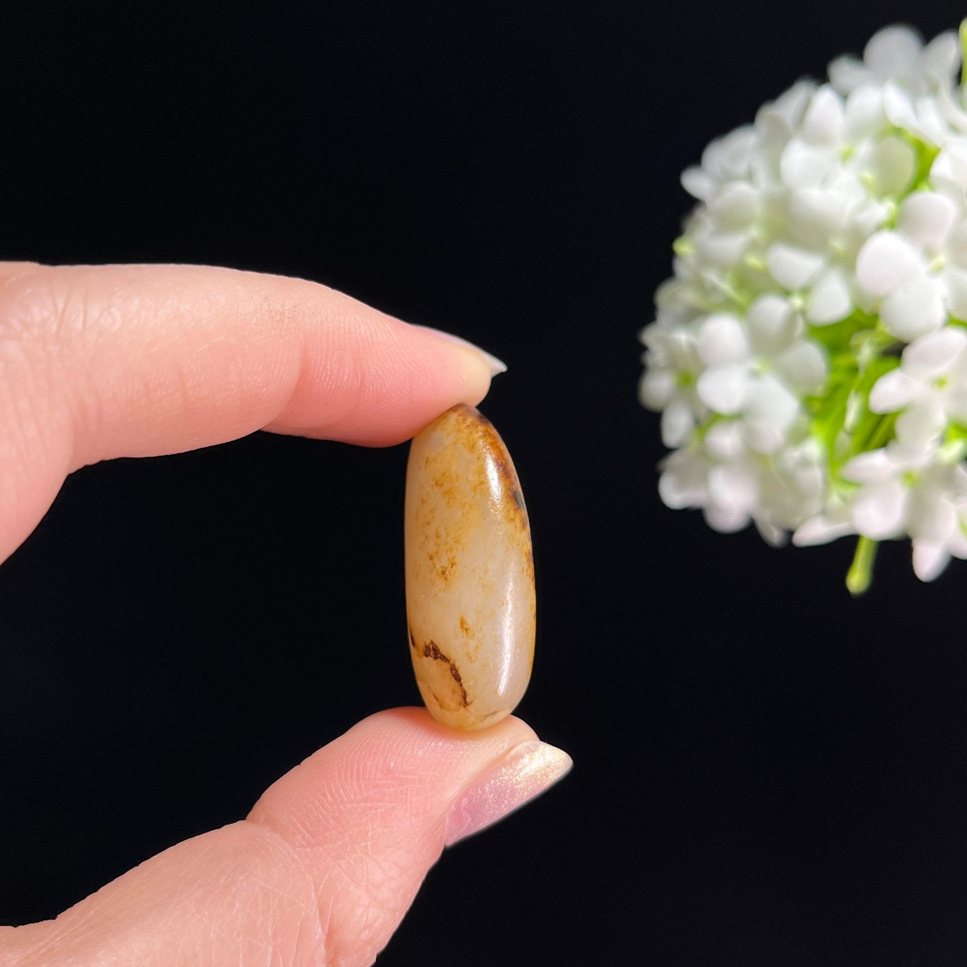 和田玉暖白种“金墨垂露”黑油皮籽料（yc333319）