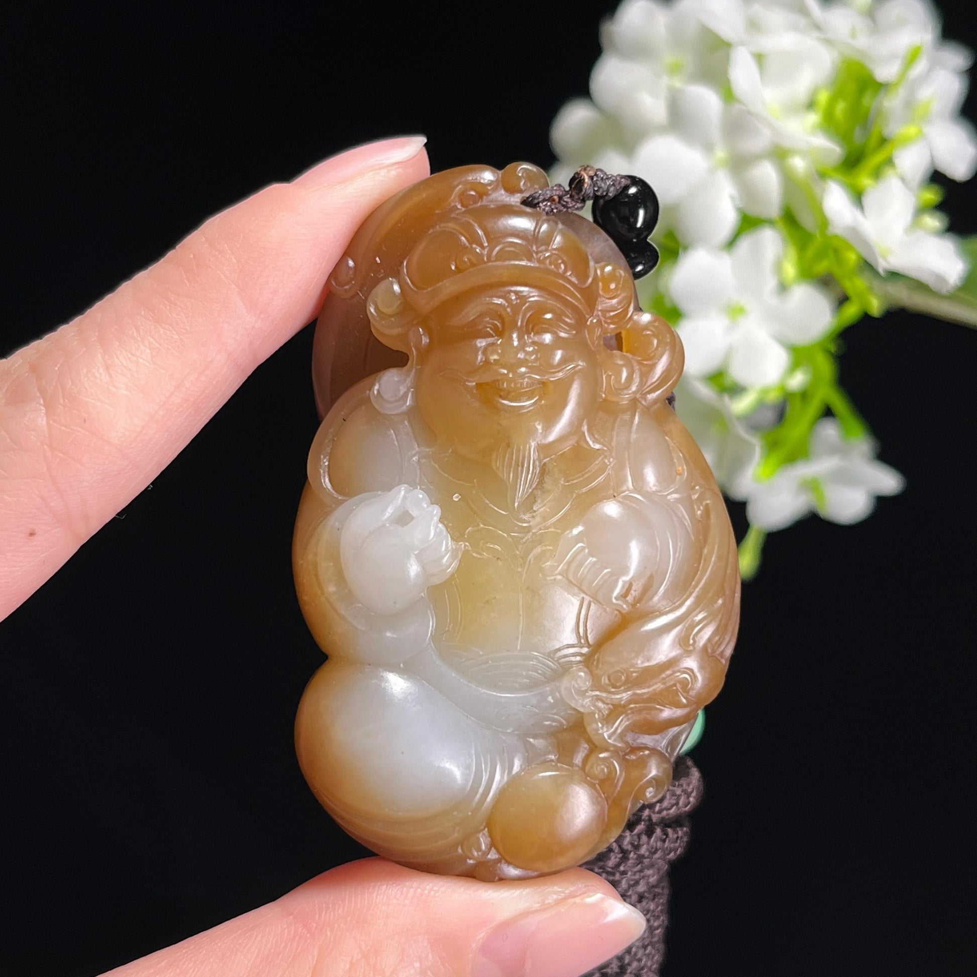 新疆天然和田玉糖玉“糖福满盈”财神雕刻挂件（yc312541）