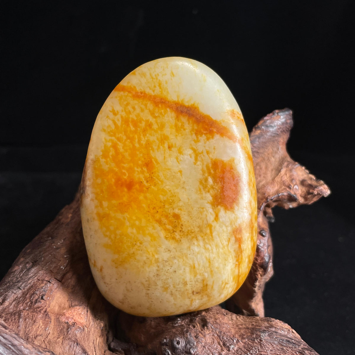新疆和田玉“满袖霞绯”白玉洒红皮籽料（yc442620）