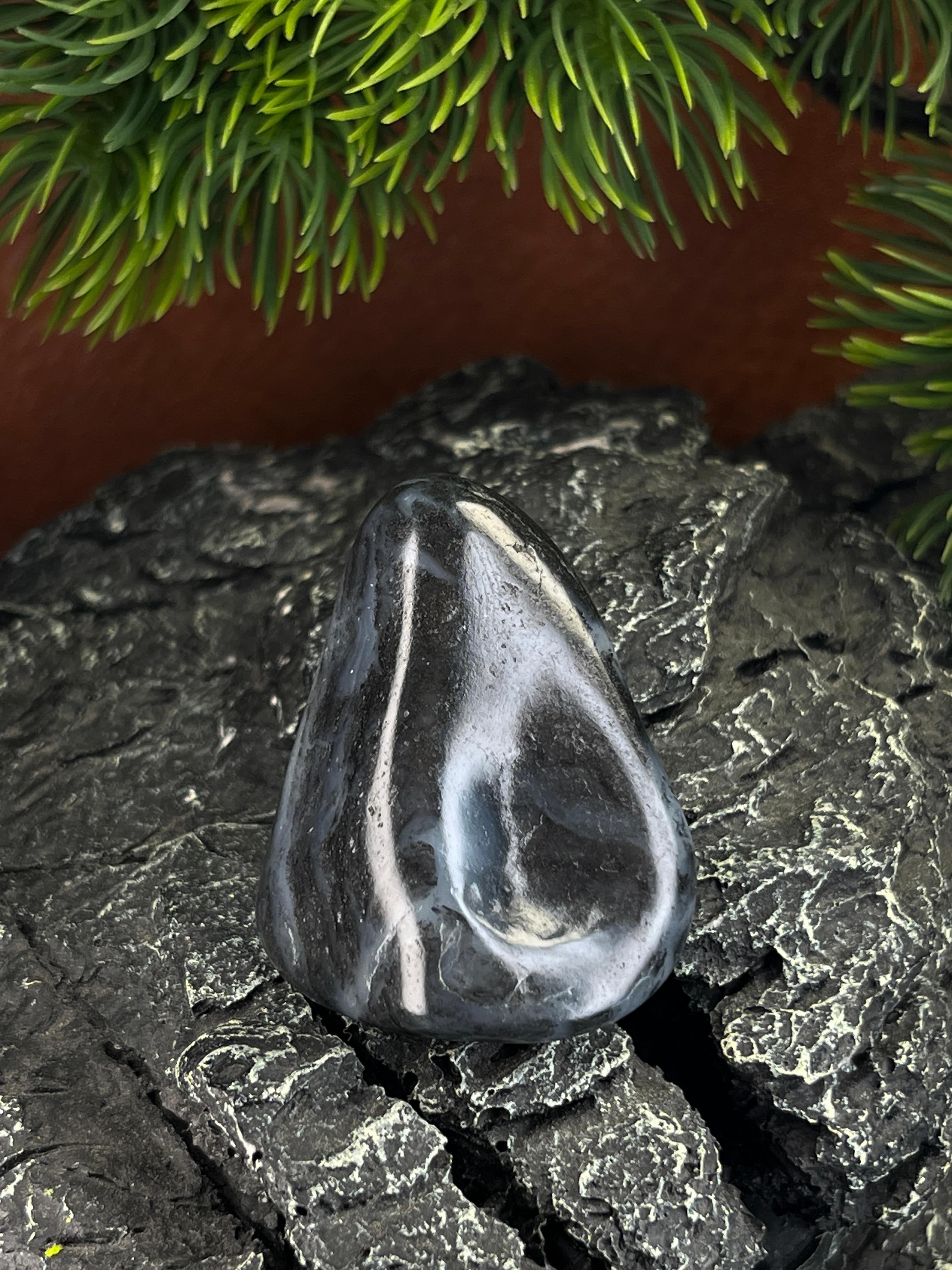 天然新疆和田玉青花籽料原石挂件（yc224147） – 添福玉器