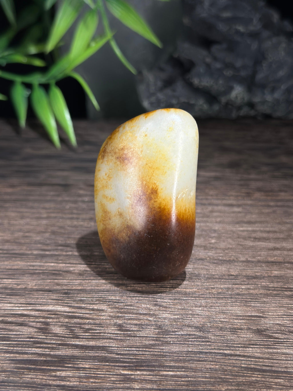 新疆和田玉珍品白玉黑秋梨皮籽料手把件（yc716059）