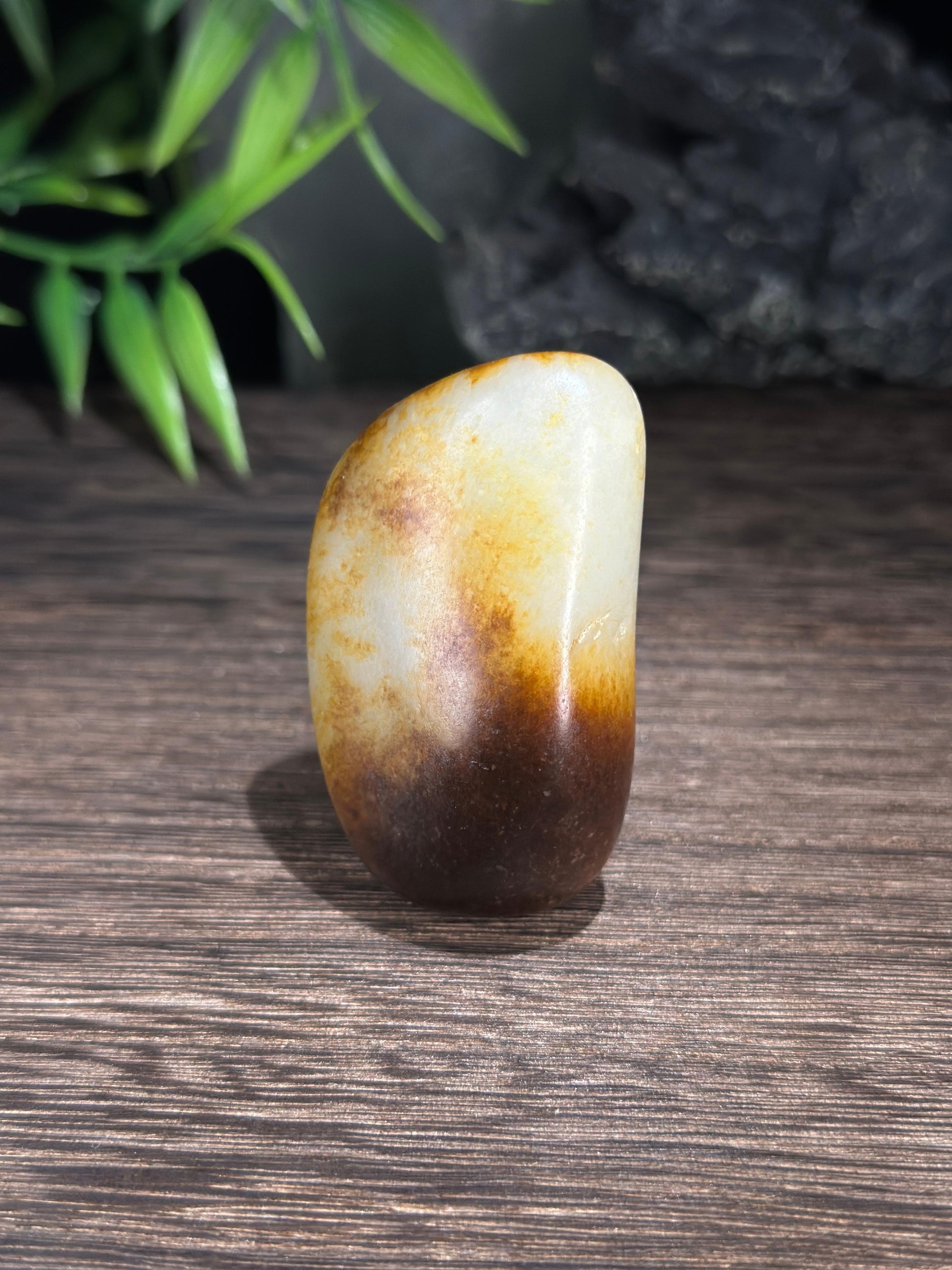 新疆和田玉珍品白玉黑秋梨皮籽料手把件（yc716059）