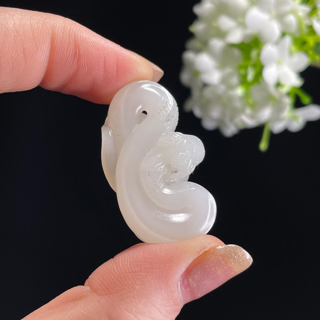 和田玉白玉“灵蛇聚财”籽料蛇雕刻挂件（yc314093）