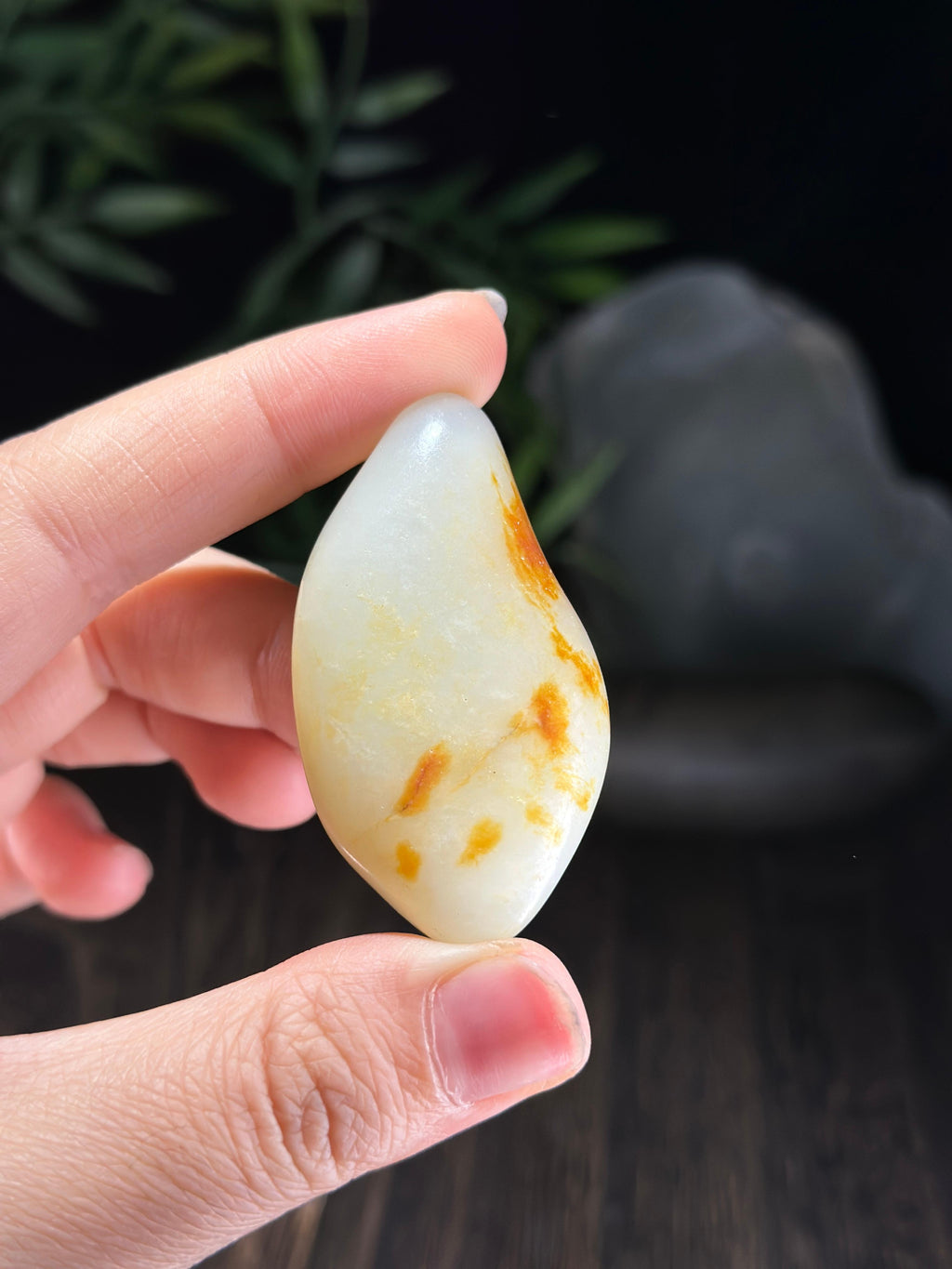 新疆和田玉珍品白玉红皮洒金皮籽料挂件（yc712624）