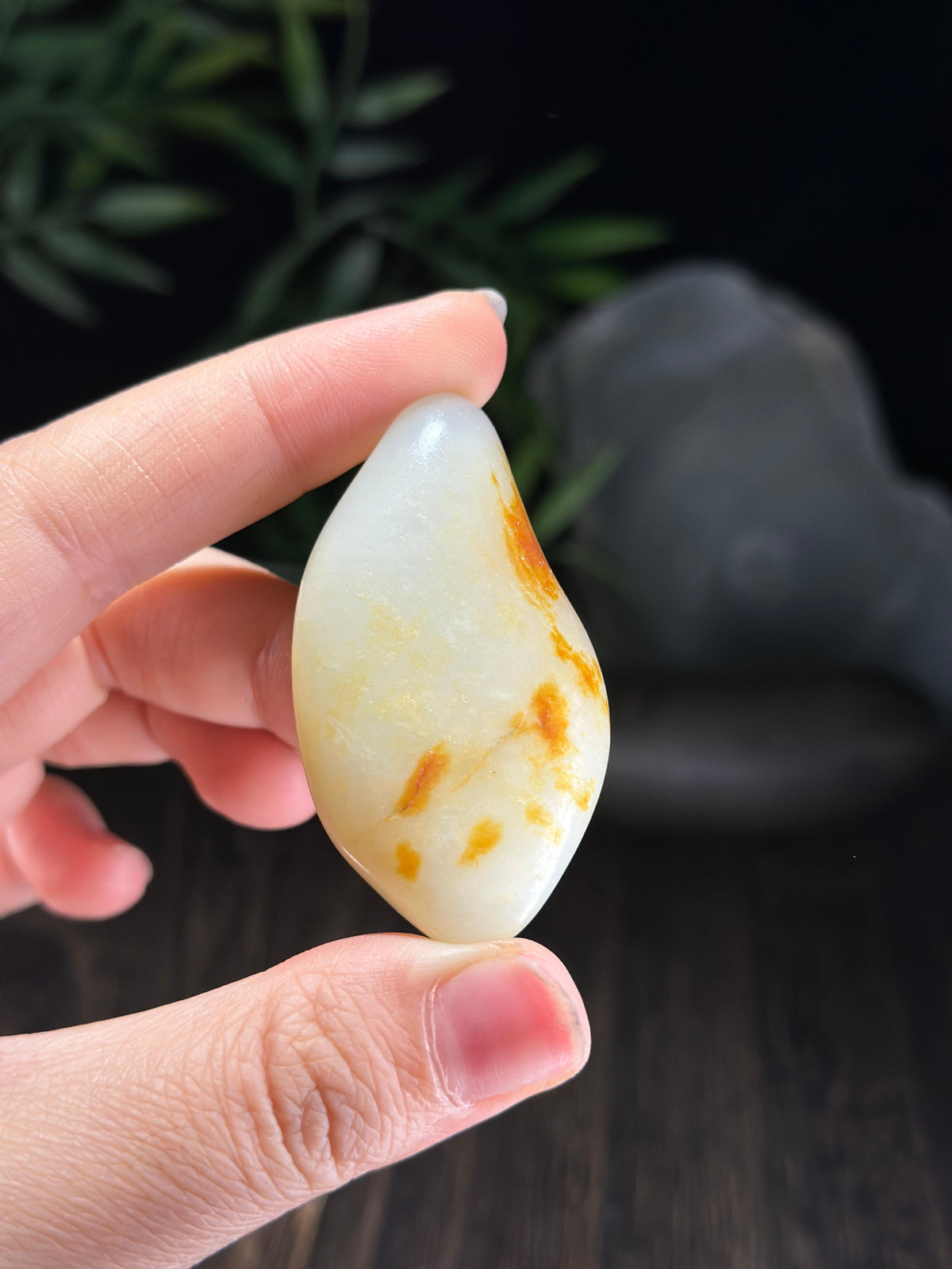 新疆和田玉珍品白玉红皮洒金皮籽料挂件（yc712624）