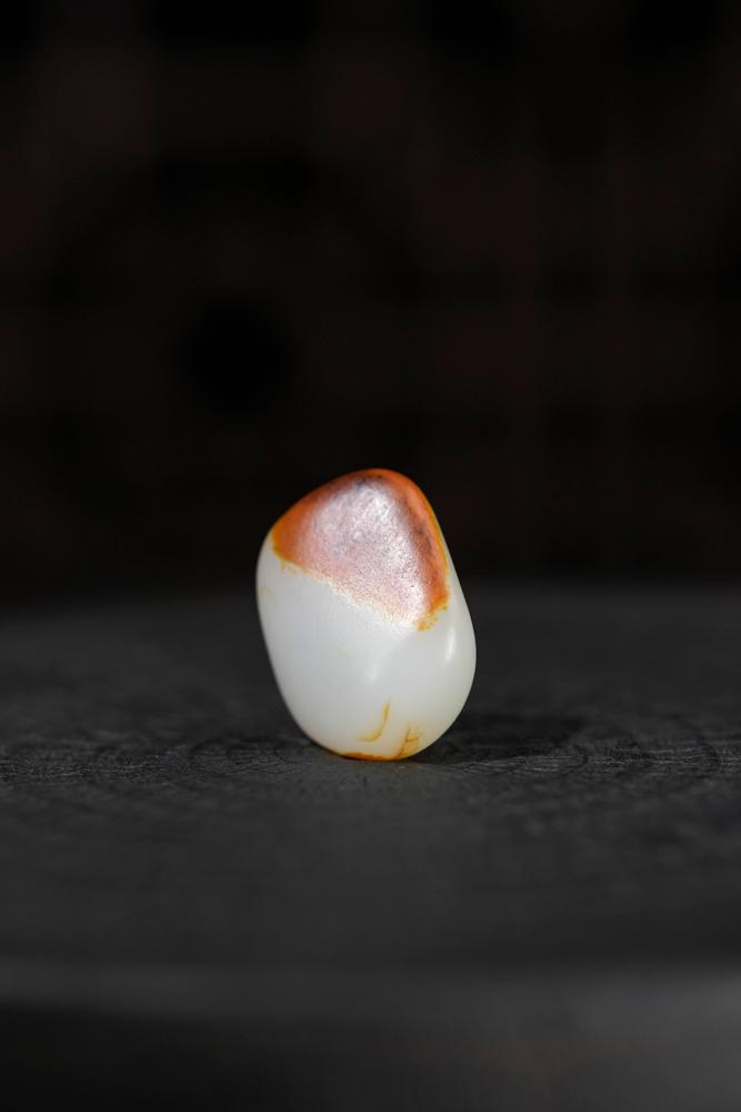 新疆和田玉天地聚红皮挂件籽料原石（yc233418）