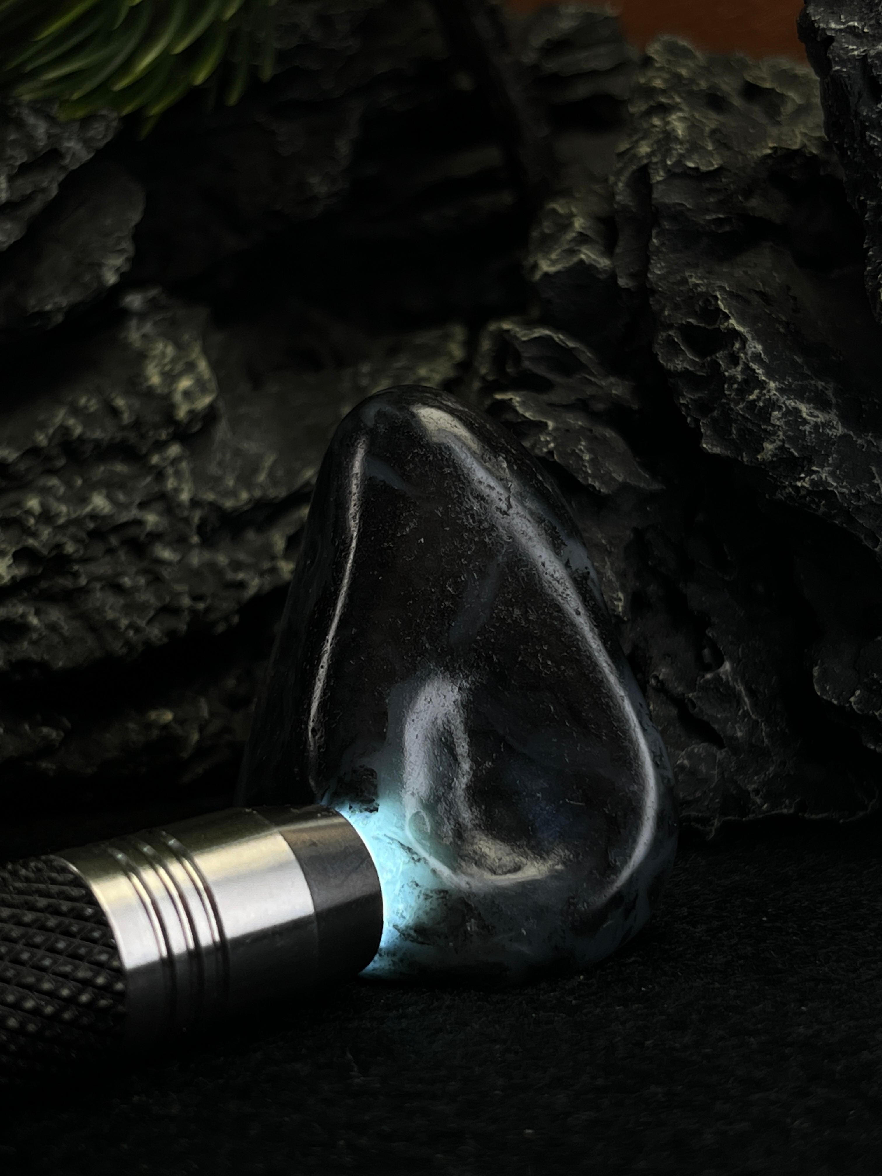 天然新疆和田玉青花籽料原石挂件（yc224147） – 添福玉器