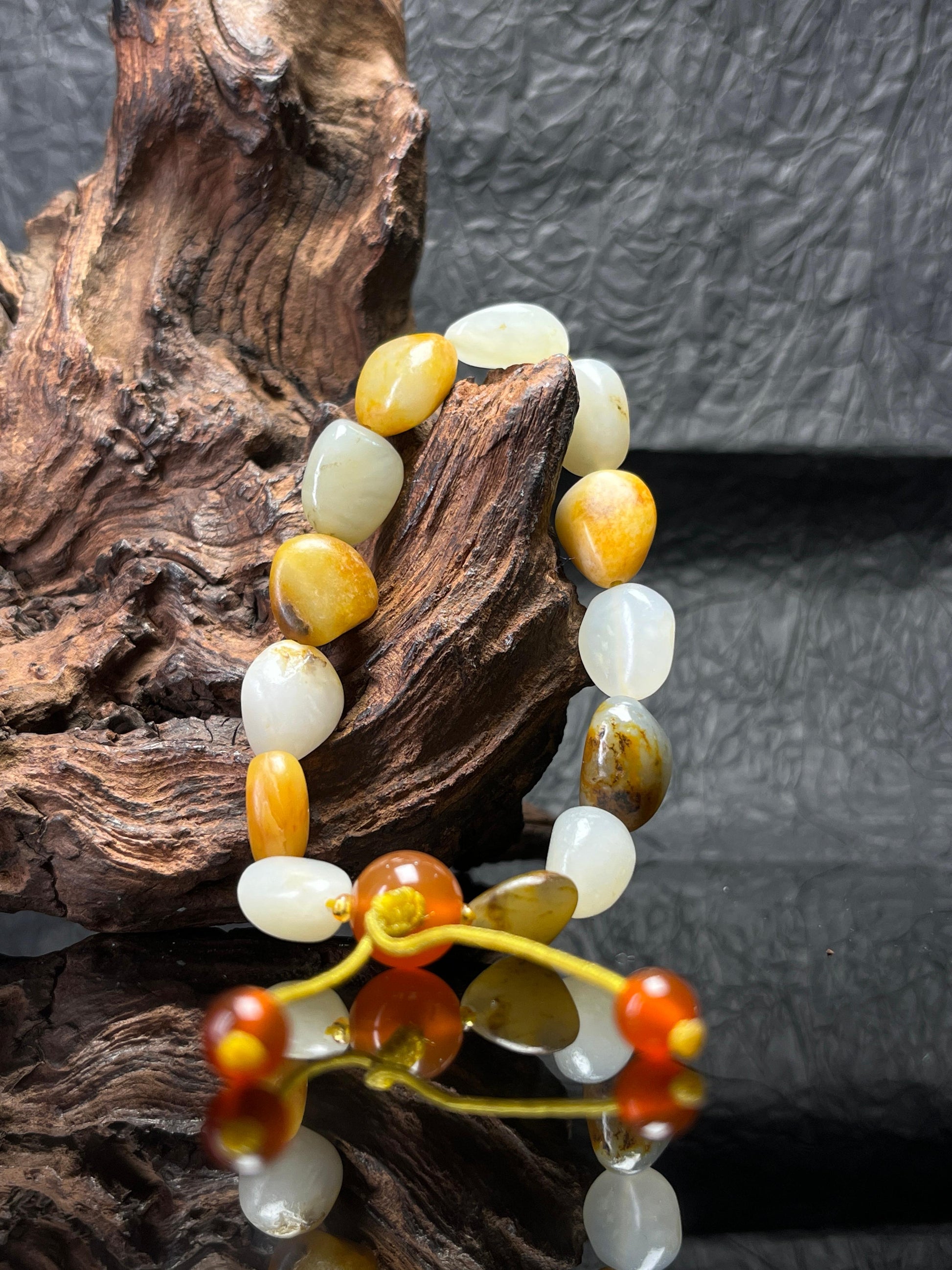 新疆和田玉天然籽料原石黄沁手串（yc232608）