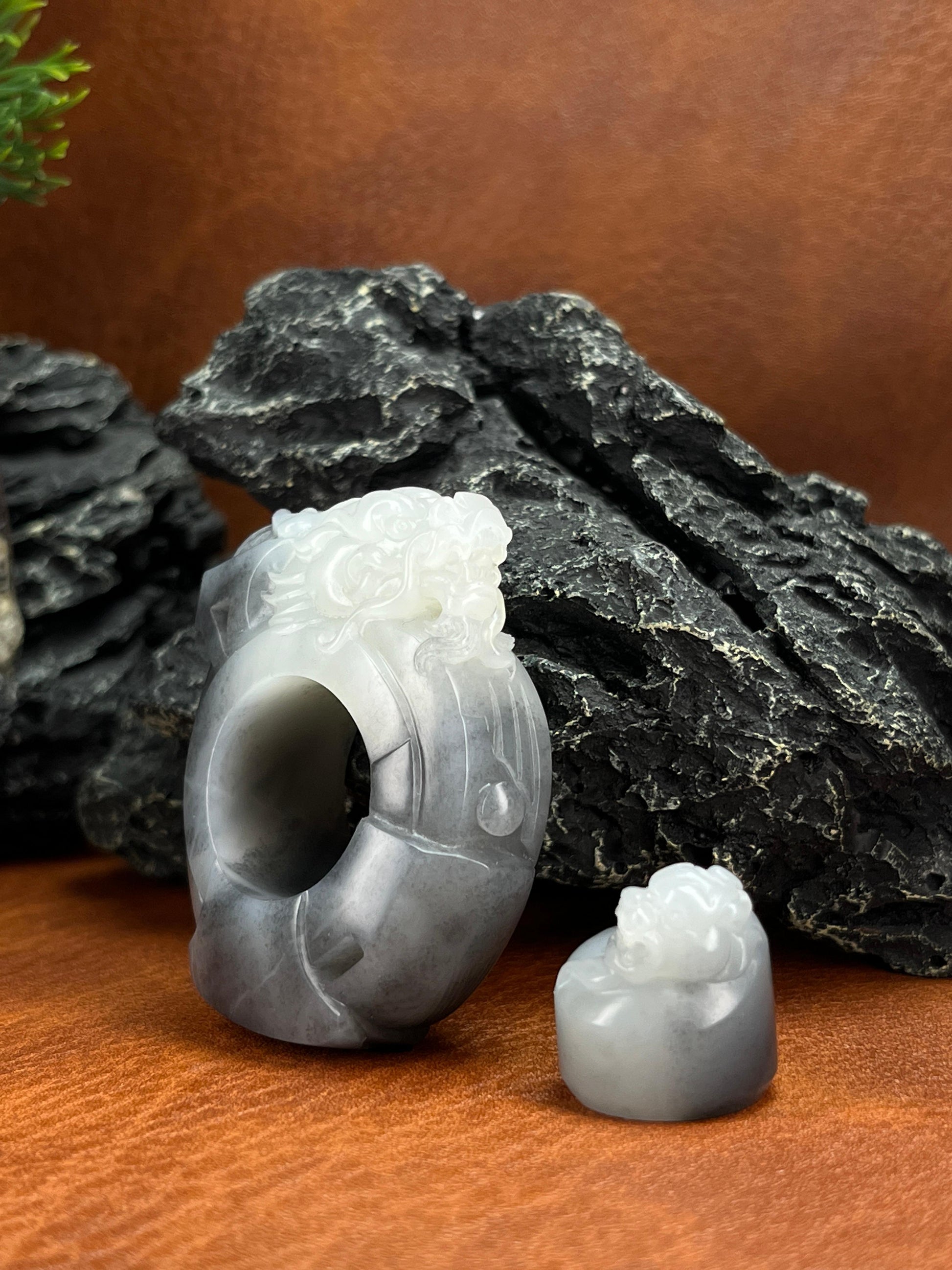 和田玉青花籽料龙形扳指（yc222733）