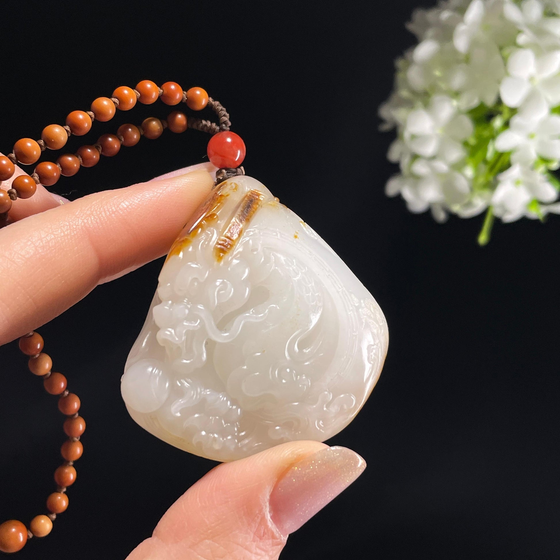 和田玉白玉红皮“龙游凤舞”籽料龙凤雕刻（yc355976）