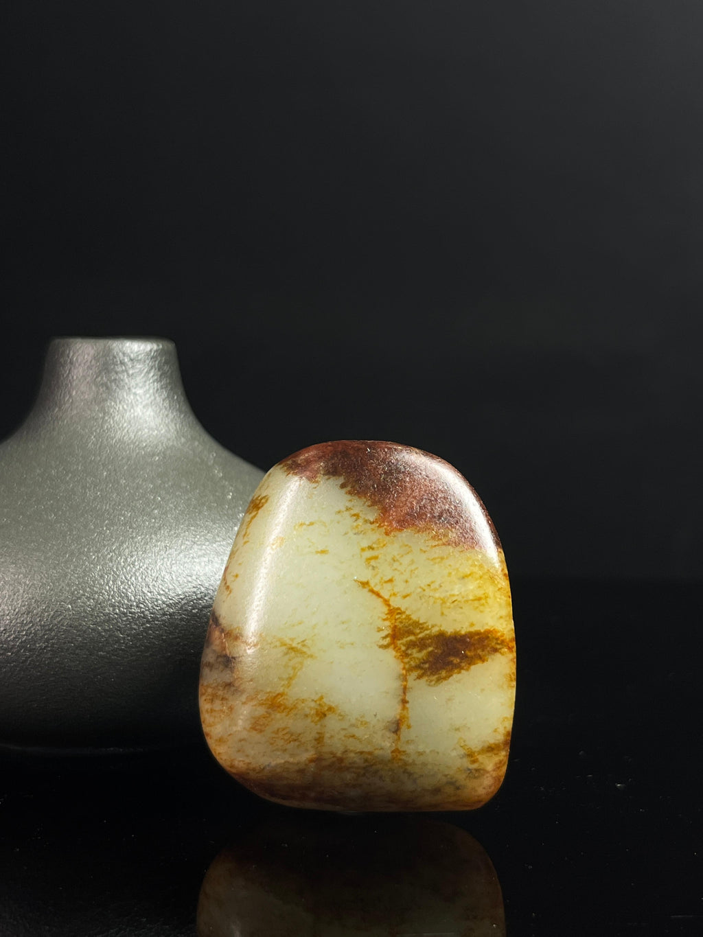 新疆和田白玉顶聚红带意境洒金籽料原石小手把件（yc231676）