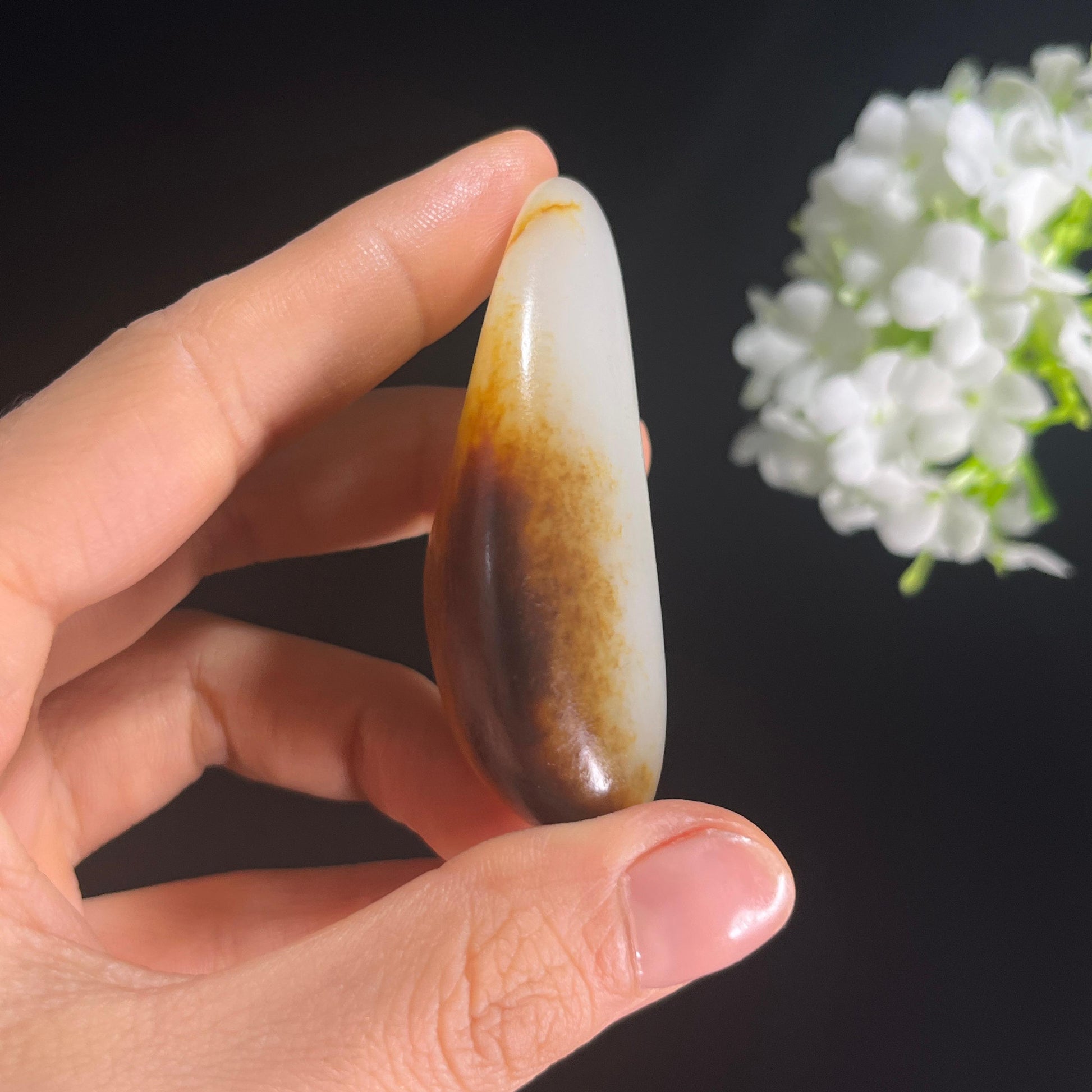 和田一级白意境黑红皮“琼玉霞烟”籽料原石（yc294871）