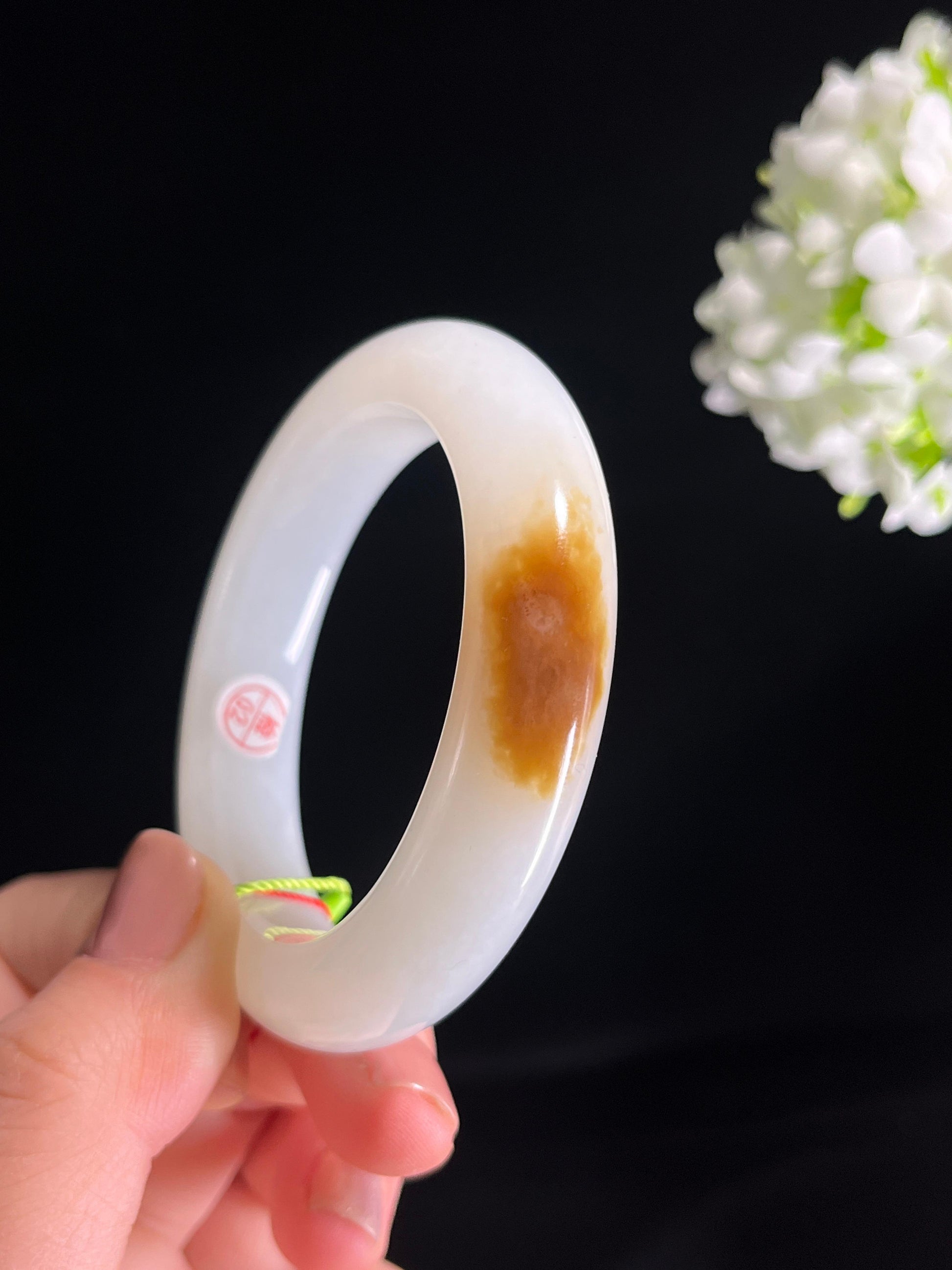 新疆天然和田玉“秋云染”且末糖白手镯（卡55）（yc278269）