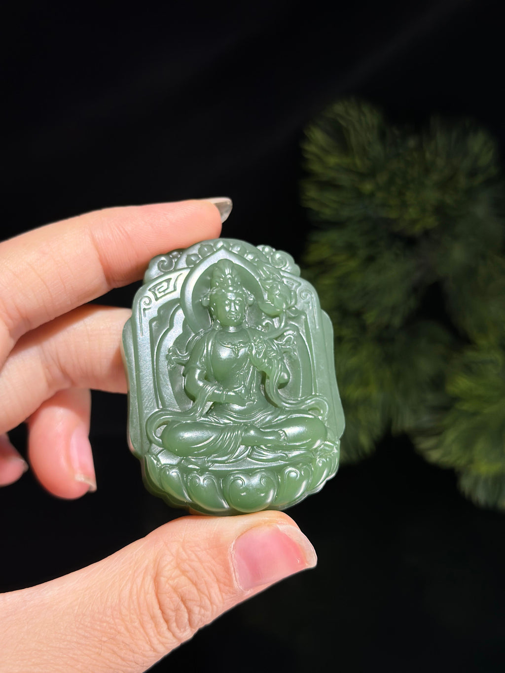 和田玉精品沙枣青持莲观音挂件（yc534144）