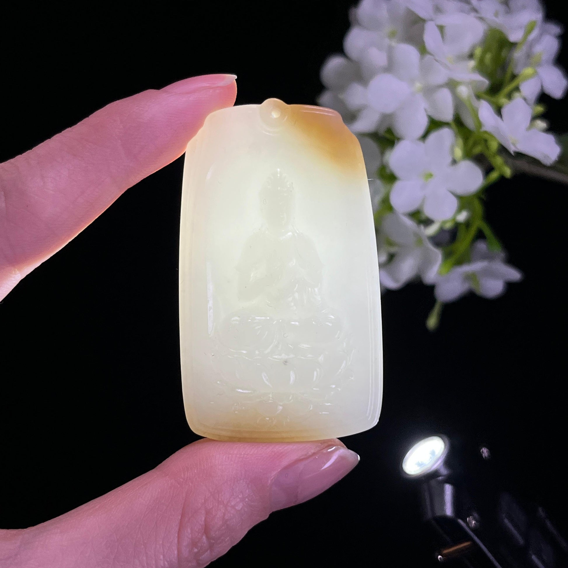 新疆天然和田玉糖白玉“莲音荷韵”观音雕刻挂件（yc312584）
