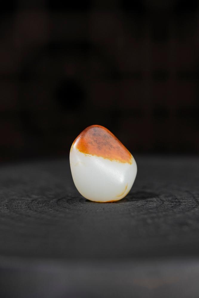 新疆和田玉天地聚红皮挂件籽料原石（yc233418）