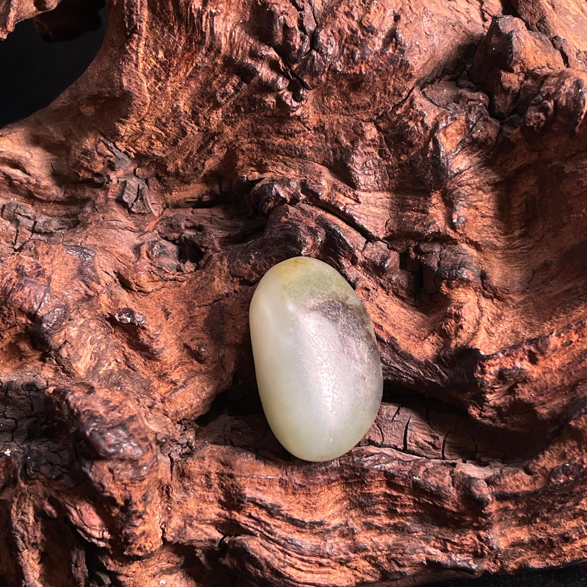 新疆天然和田玉青玉黑皮籽料（yc415031）