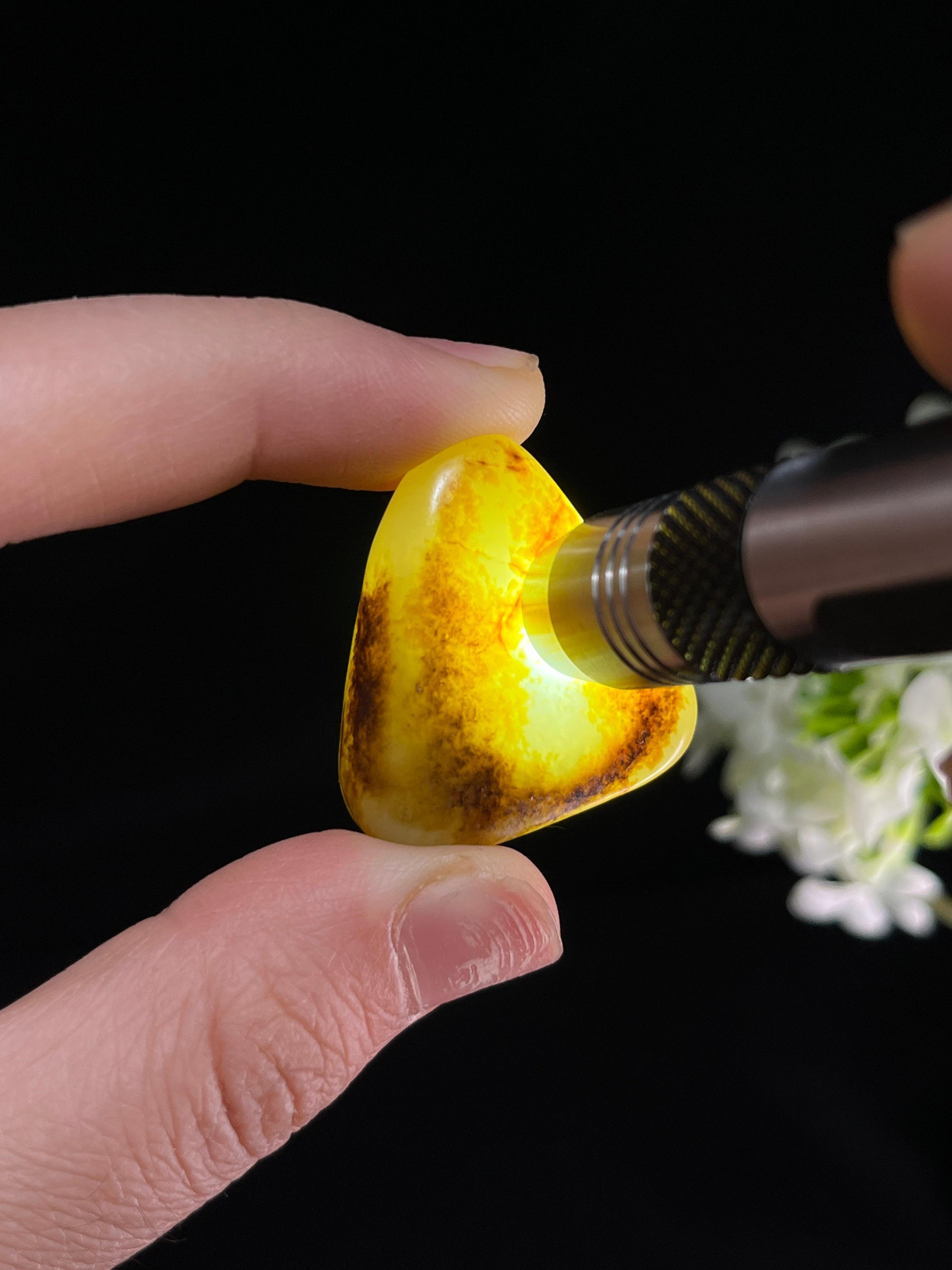 新疆和田玉白玉聚红皮随形籽料原石（yc251759）