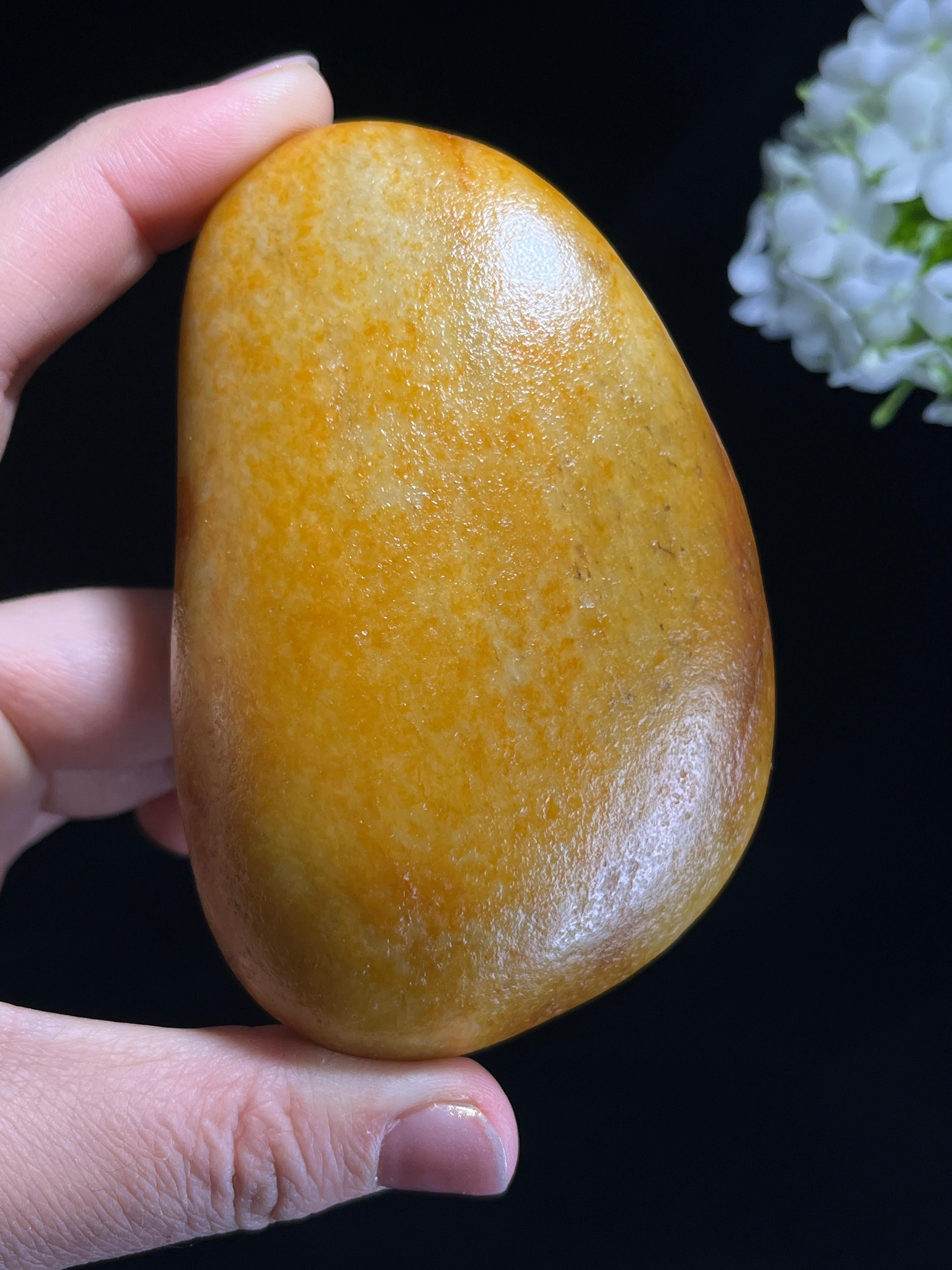 新疆天然和田玉籽料原石黄沁手把件（yc262832） – 添福玉器