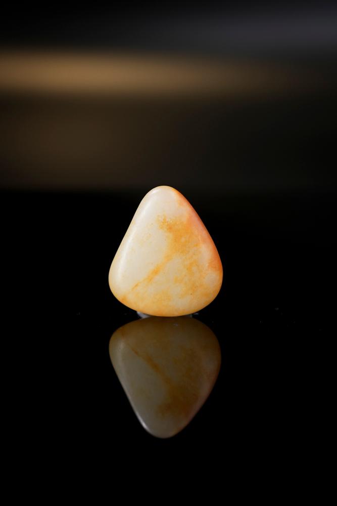 新疆和田玉暖白种洒金皮特色“桃心”挂件籽（yc254587）