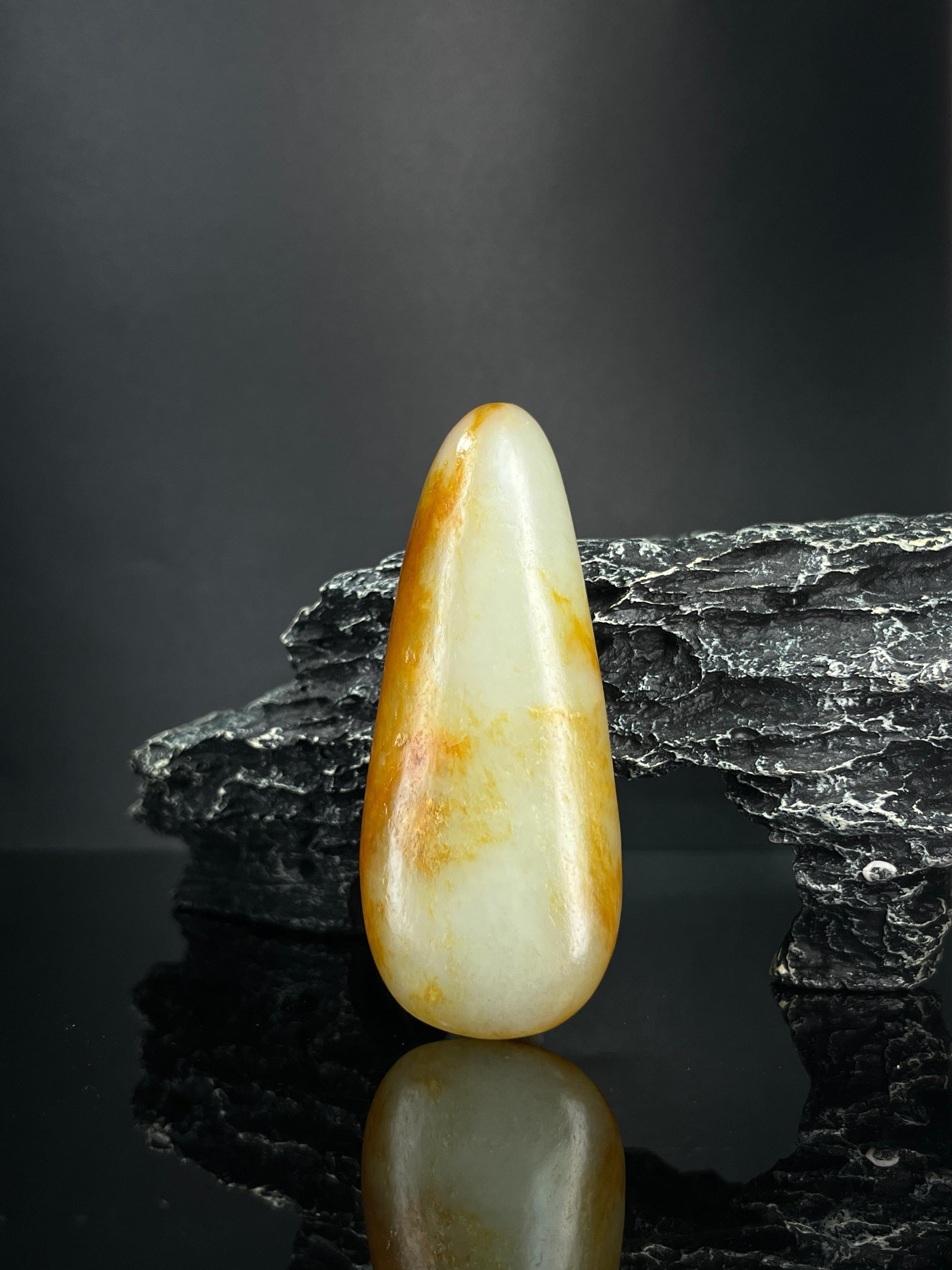 新疆和田白玉洒红皮籽料原石（yc240350）