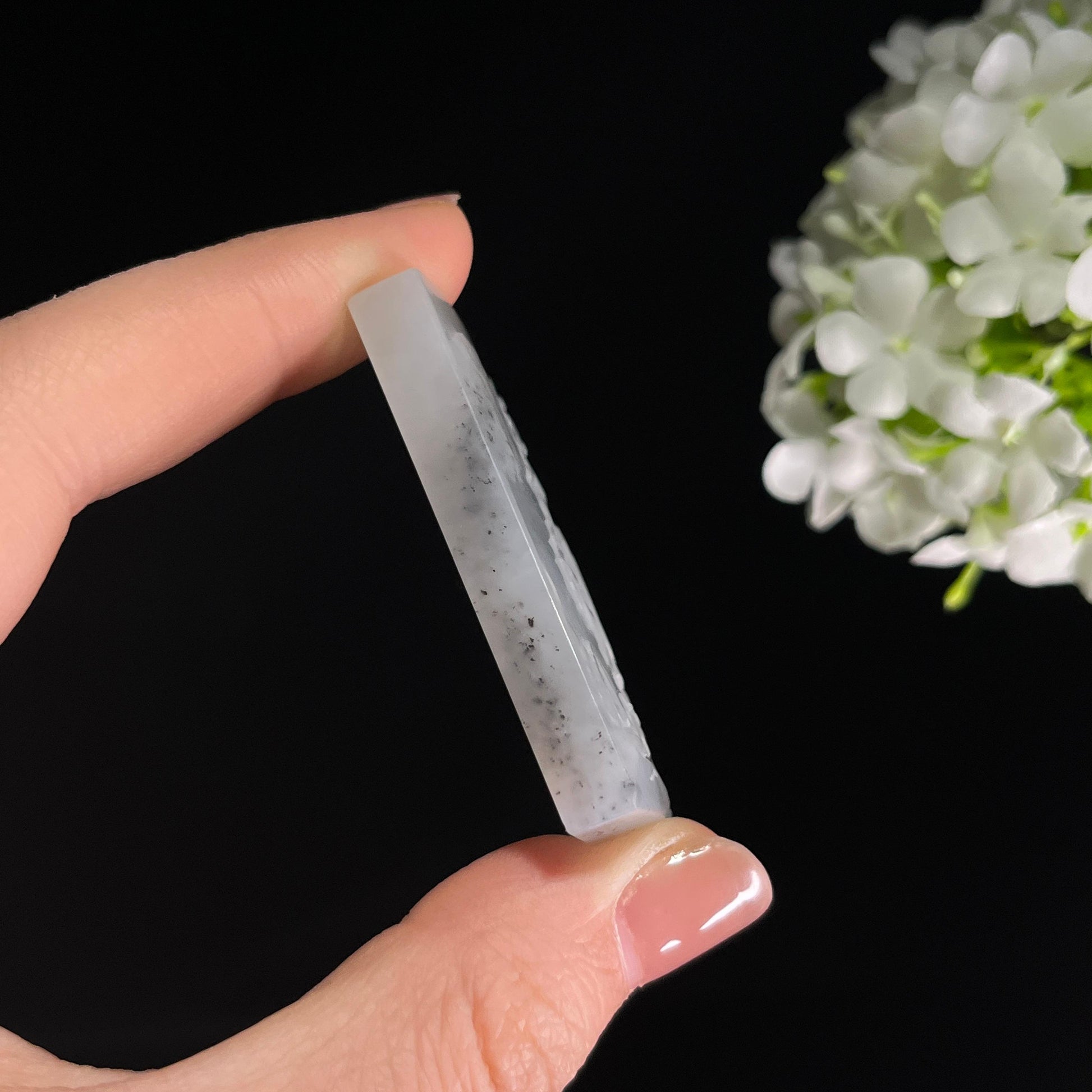 和田玉带墨青花“山水楼阁”籽料雕刻挂件（yc284612）