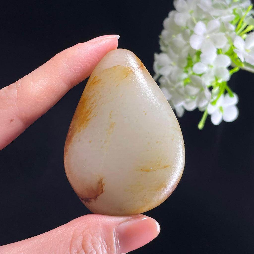 和田玉“金珀滴露”白玉洒金黑红皮籽料（yc422548）