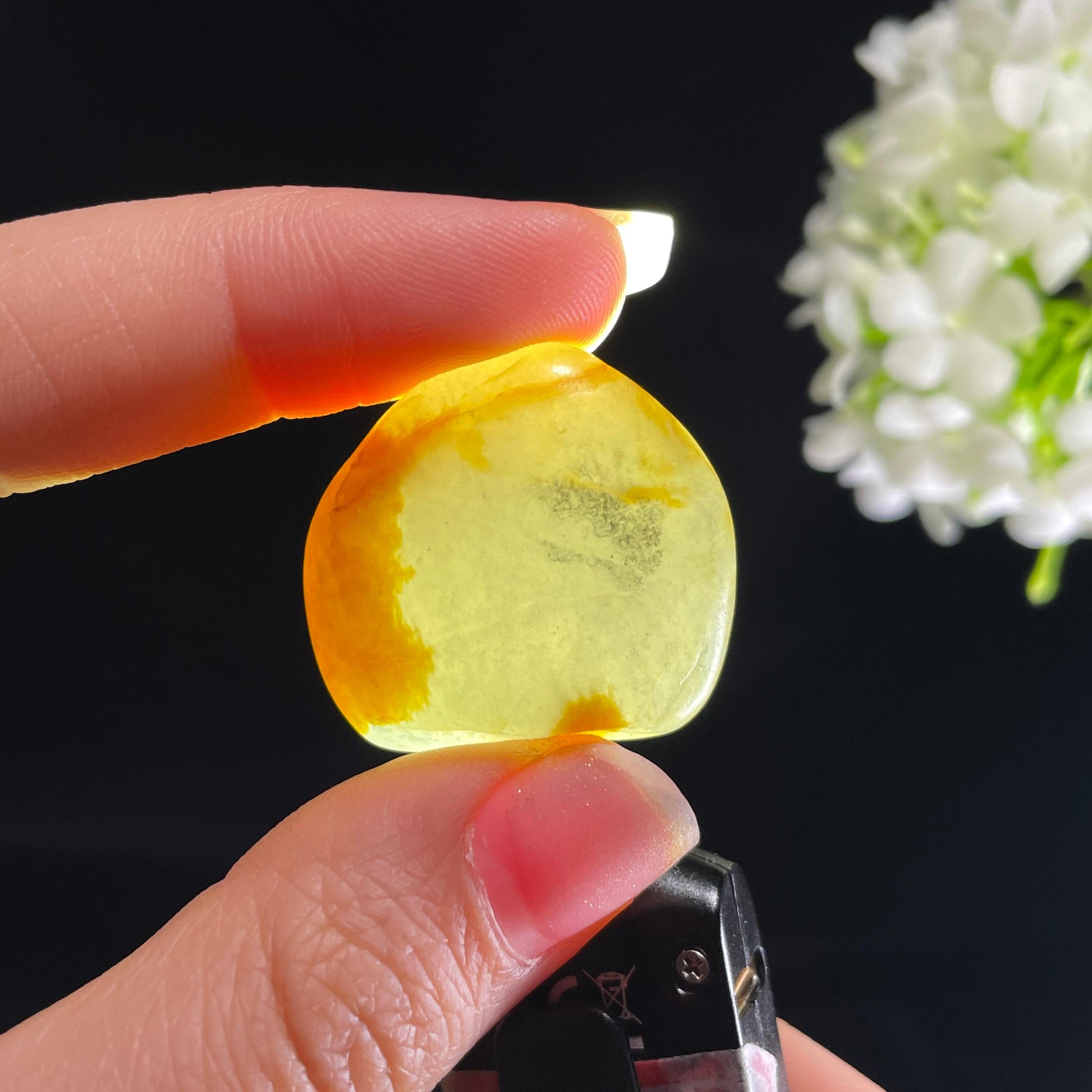 新疆天然和田玉“丹砂染汀”红皮青花籽料（yc408873）