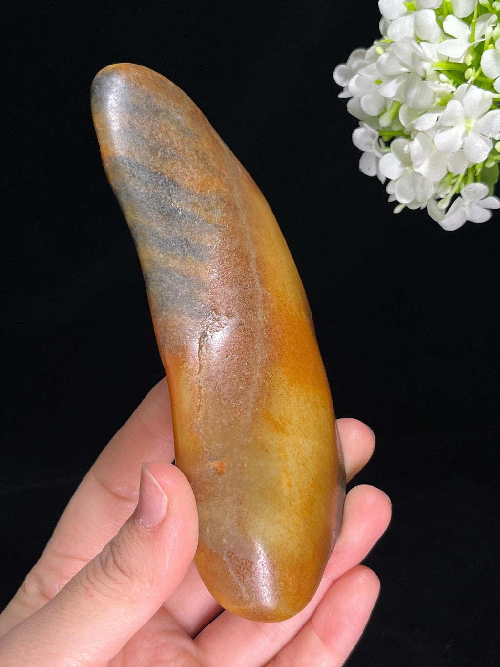 新疆和田玉三色皮特色“飞旋逐运”籽料原石（yc255461）