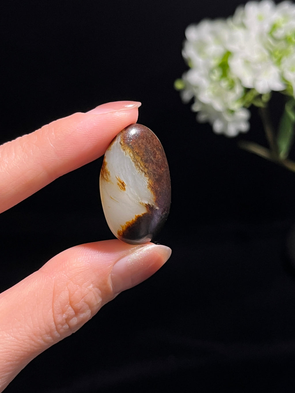 新疆和田玉聚黑皮秋梨皮籽料原石（yc250780）