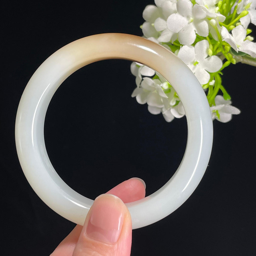 A新疆天然和田玉“月融秋露”且末糖白料手镯（卡54）（yc309476）