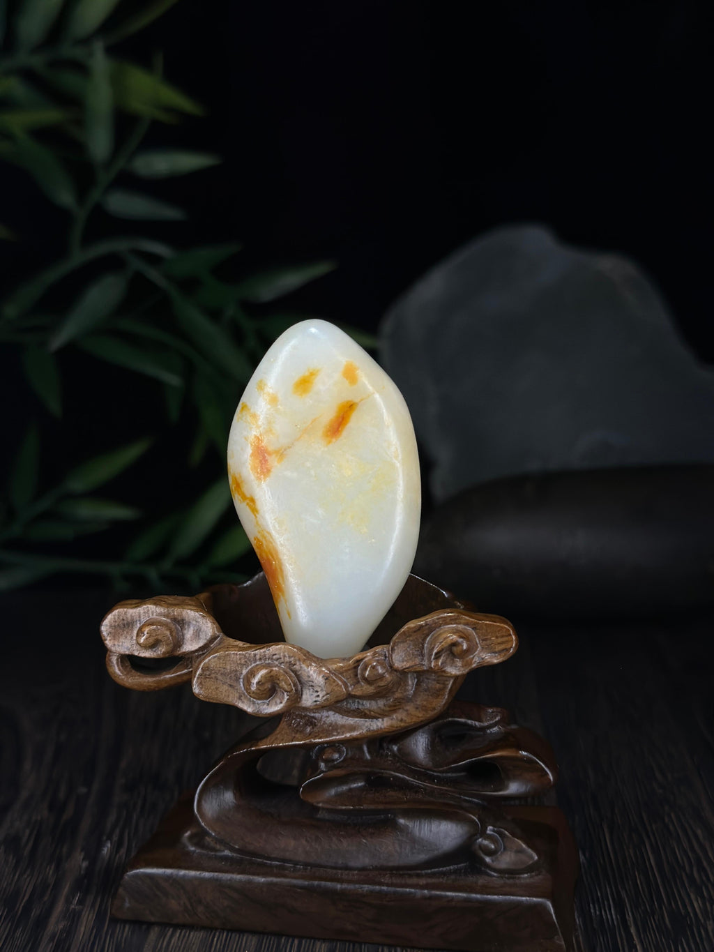 新疆和田玉珍品白玉红皮洒金皮籽料挂件（yc712624）