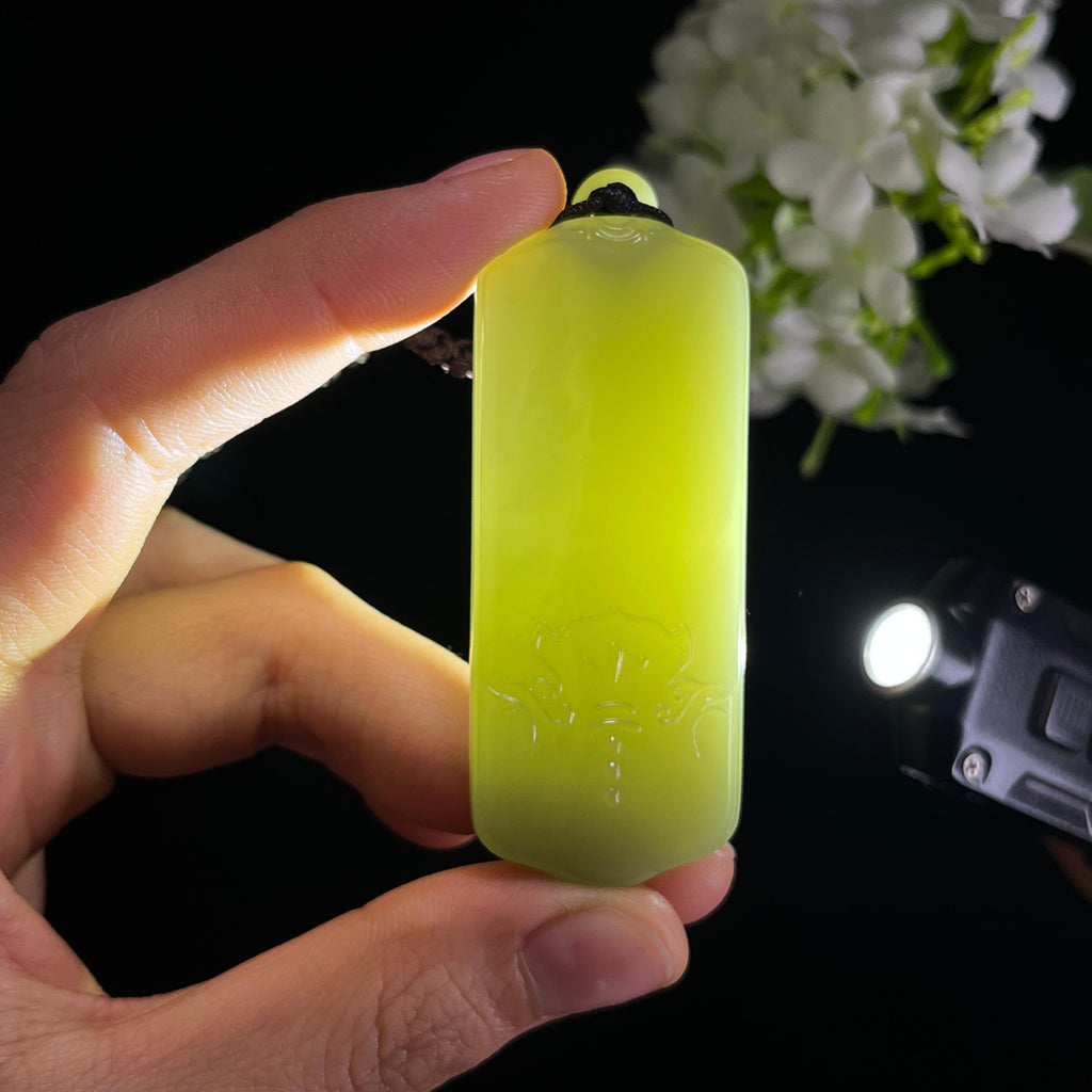 新疆天然和田玉沙枣青浅雕无事牌（yc353800）