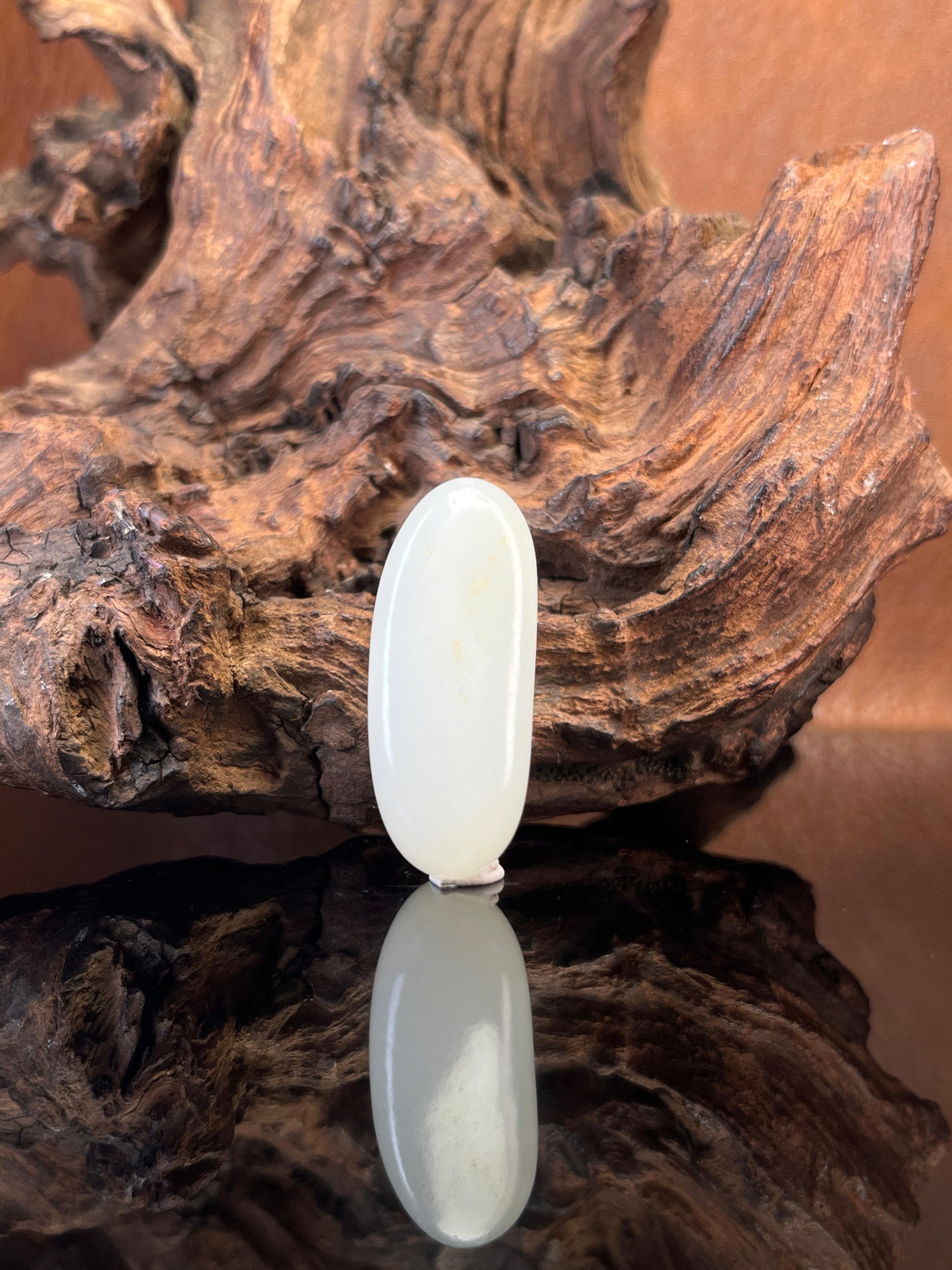 新疆和田玉白带皮籽料原石挂件（yc228172）