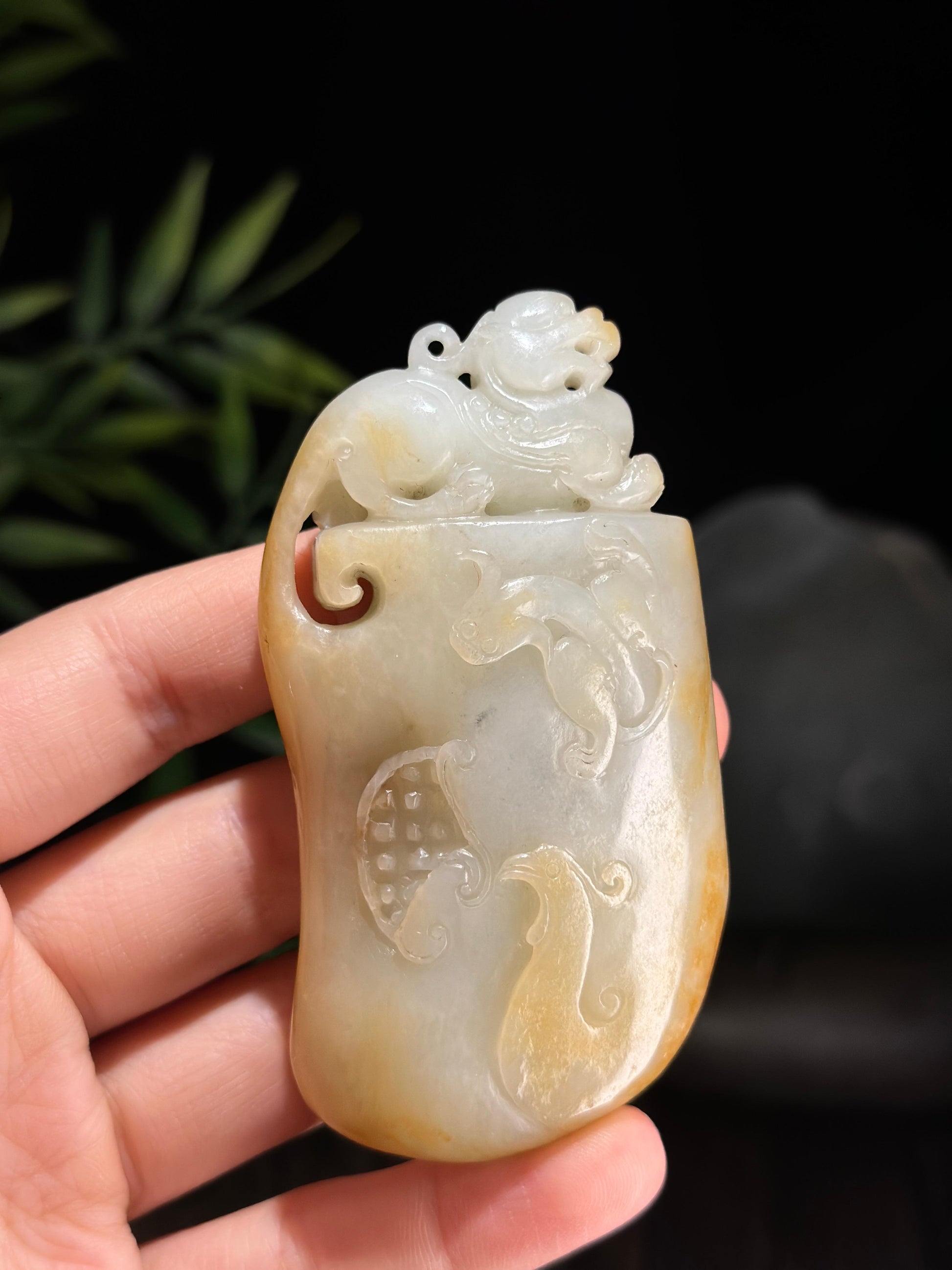新疆和田玉白玉洒金品籽料龙凤貔貅手把件（yc714027）