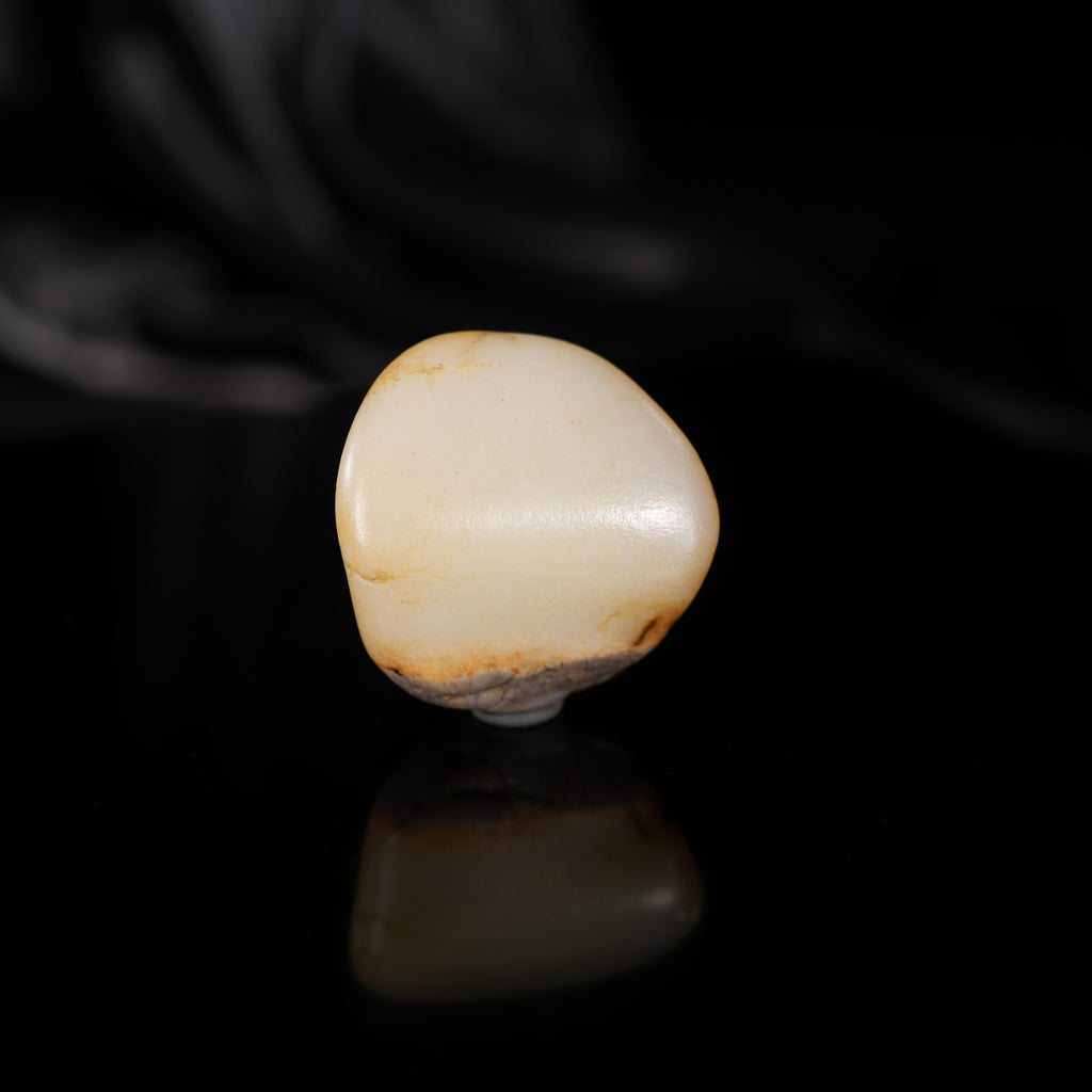 新疆和田玉“薄枫栖脂”白玉洒红皮籽料（yc450539）