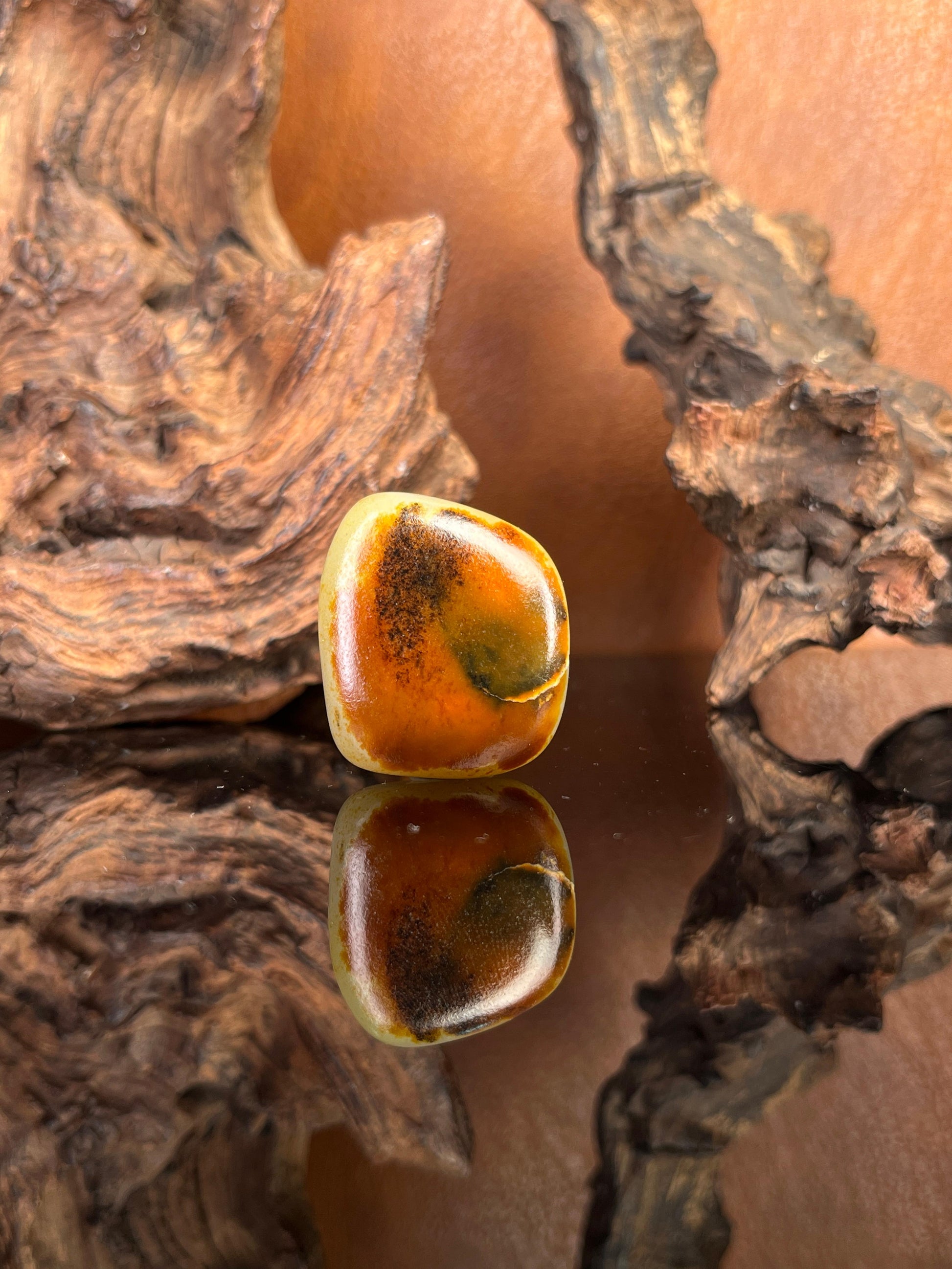 天然和田玉白玉籽料原石黑红皮吊坠（yc227468）