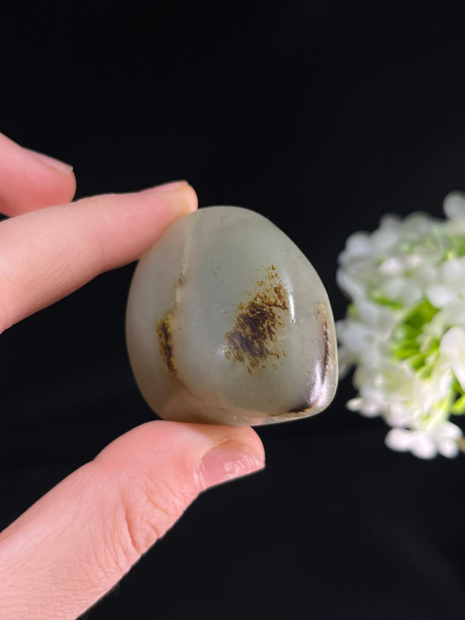 新疆和田玉特色聚黑皮籽料原石（yc251762）