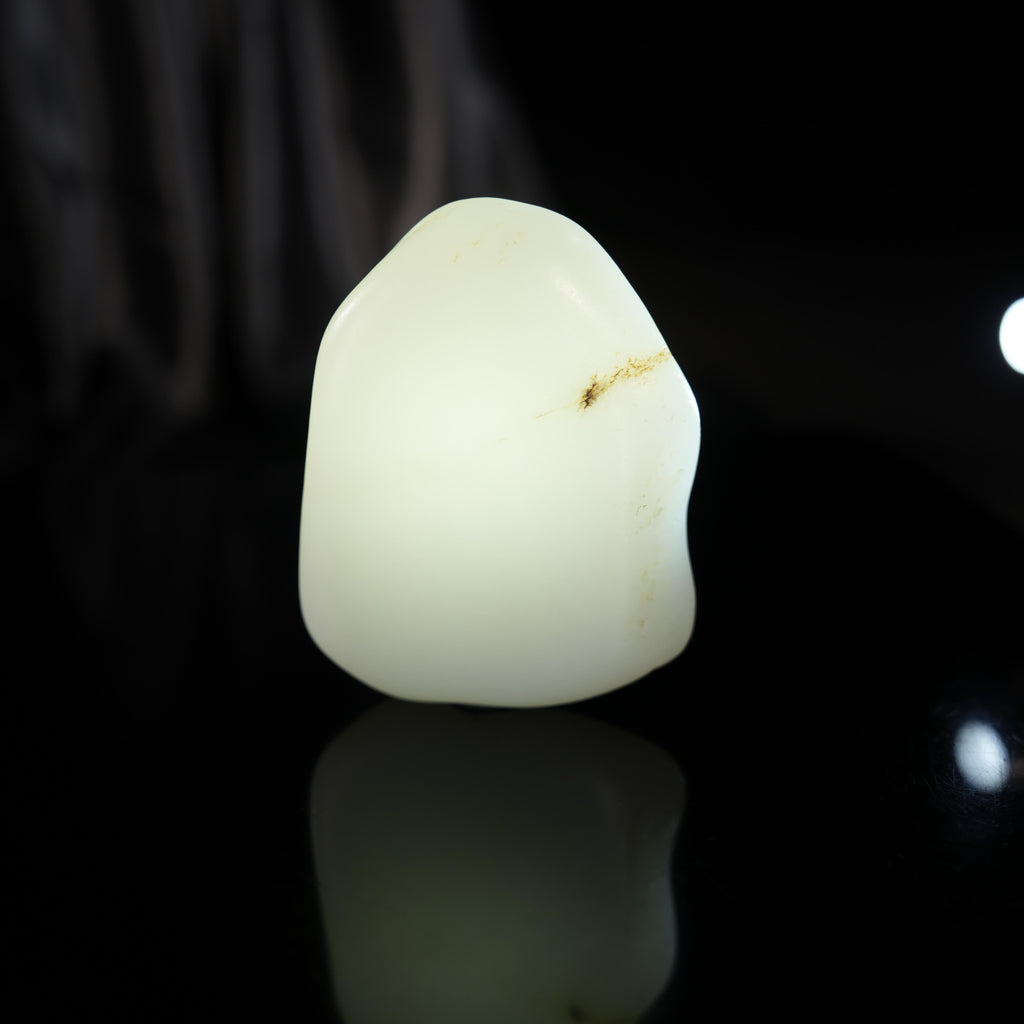 新疆和田玉“一白藏韵”白玉秋梨皮籽料（yc450766）