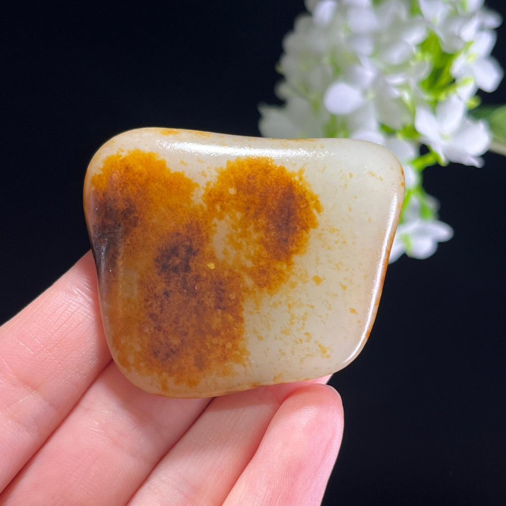 和田玉白玉洒金皮彩皮“双蝶戏秋”牌型籽料（yc347559）