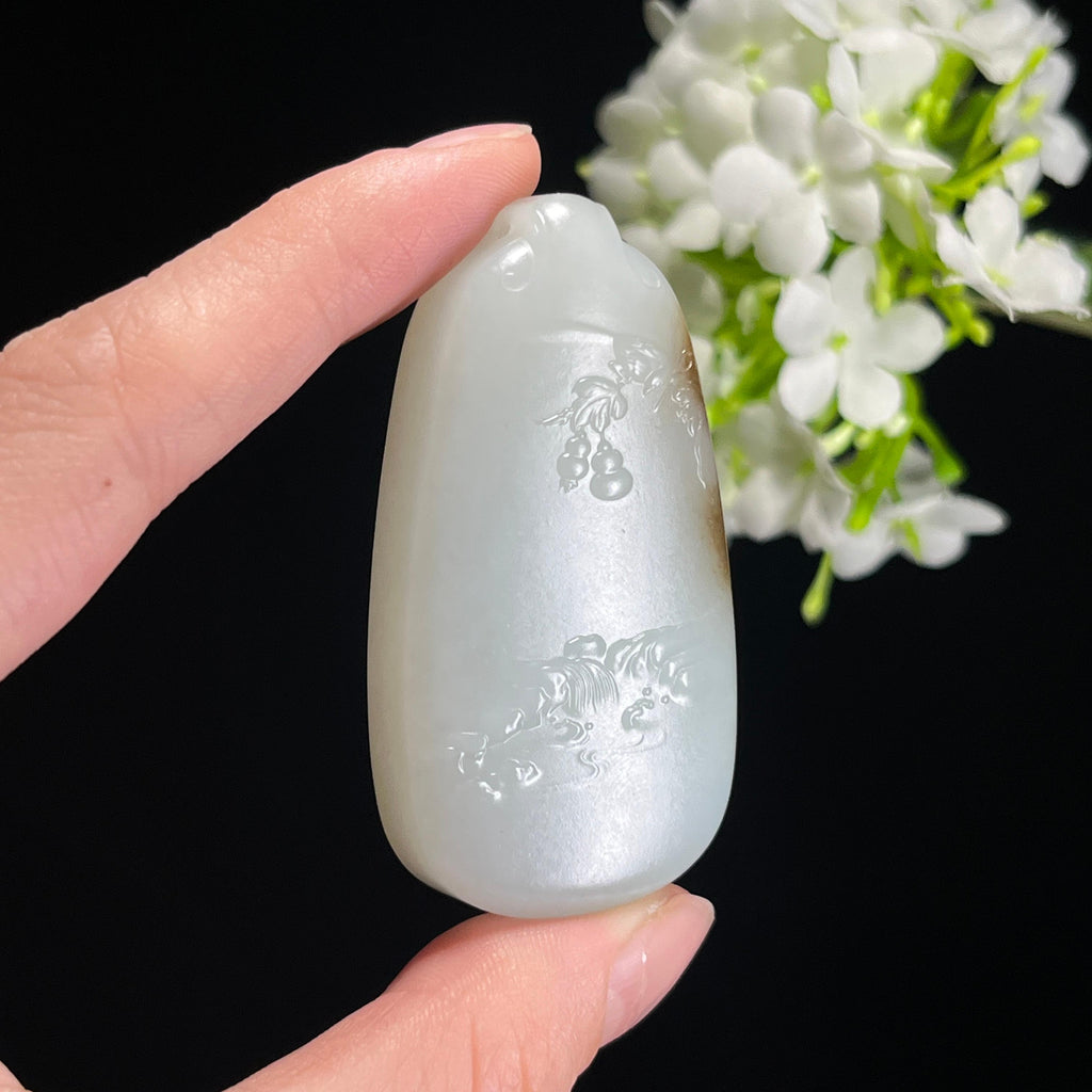 和田玉且末糖糖白玉“玉葫听泉”葫芦雕刻挂件（yc304848）