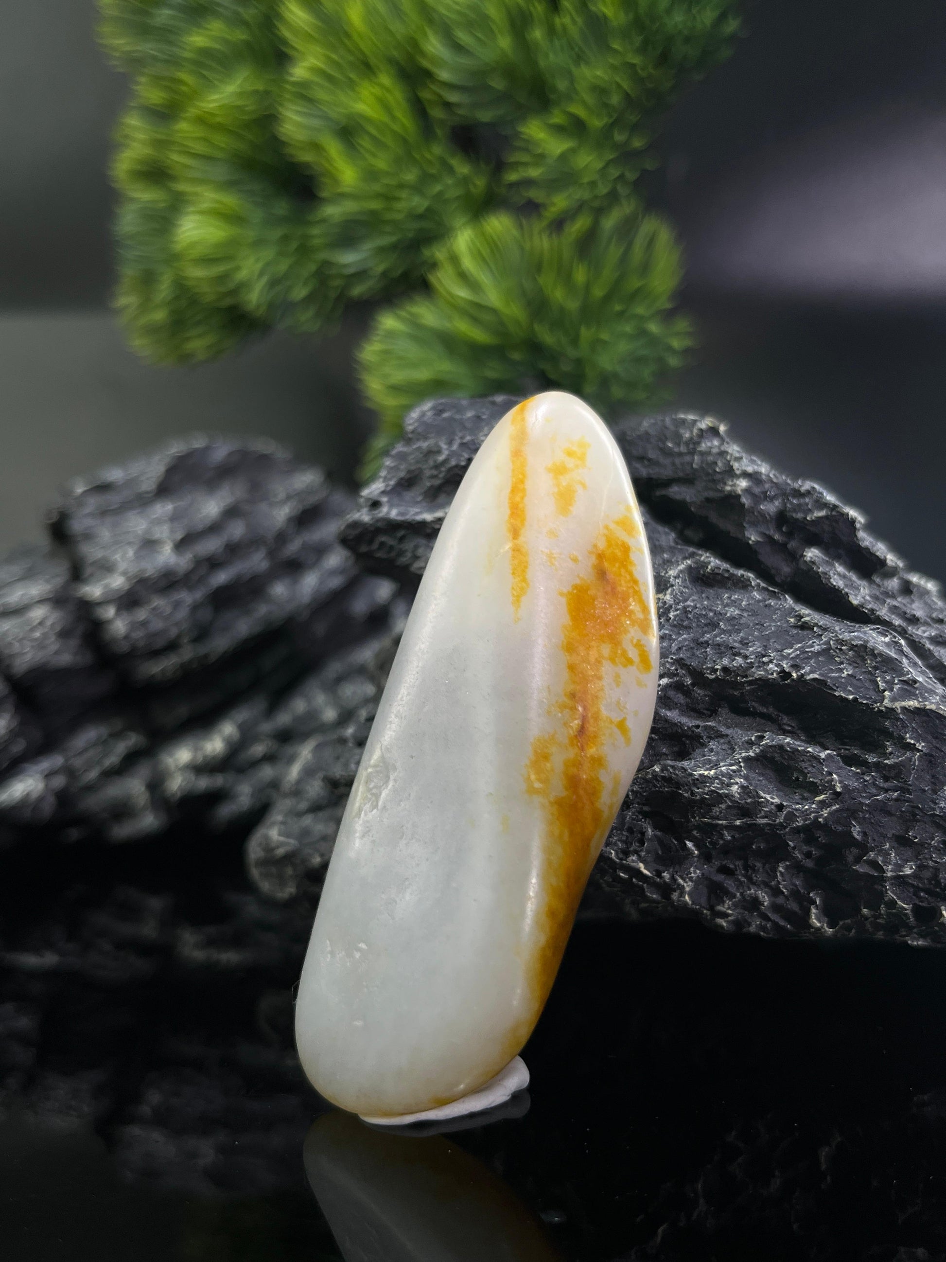 和田玉聚洒金皮青花肉籽料原石（yc211855）