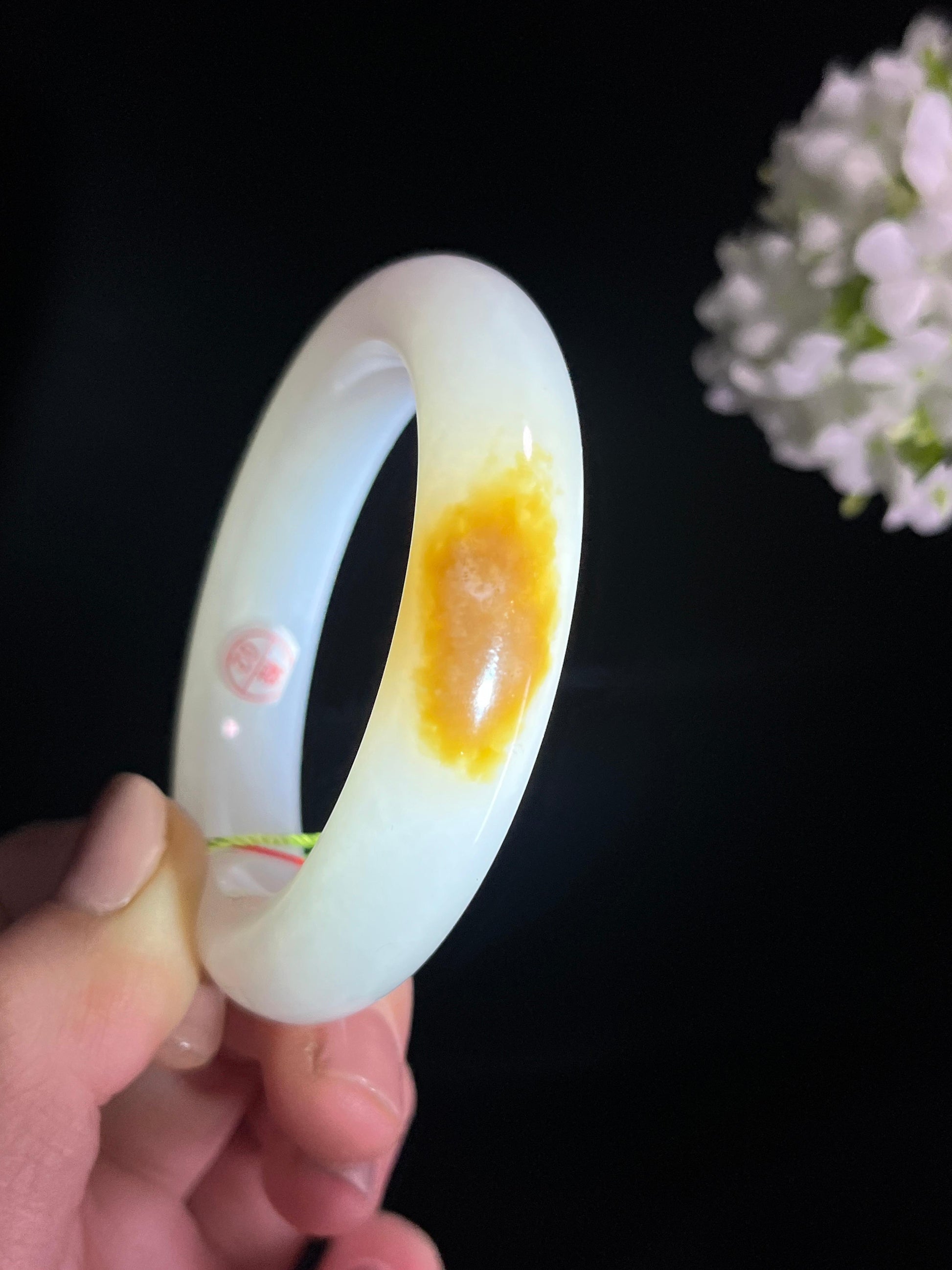 新疆天然和田玉“秋云染”且末糖白手镯（卡55）（yc278269）